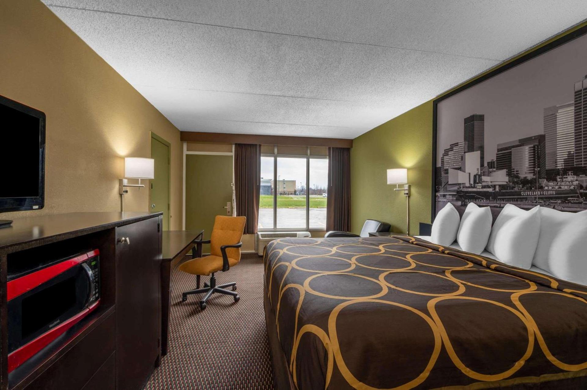 Super 8 by Wyndham Perrysburg-Toledo photo 11