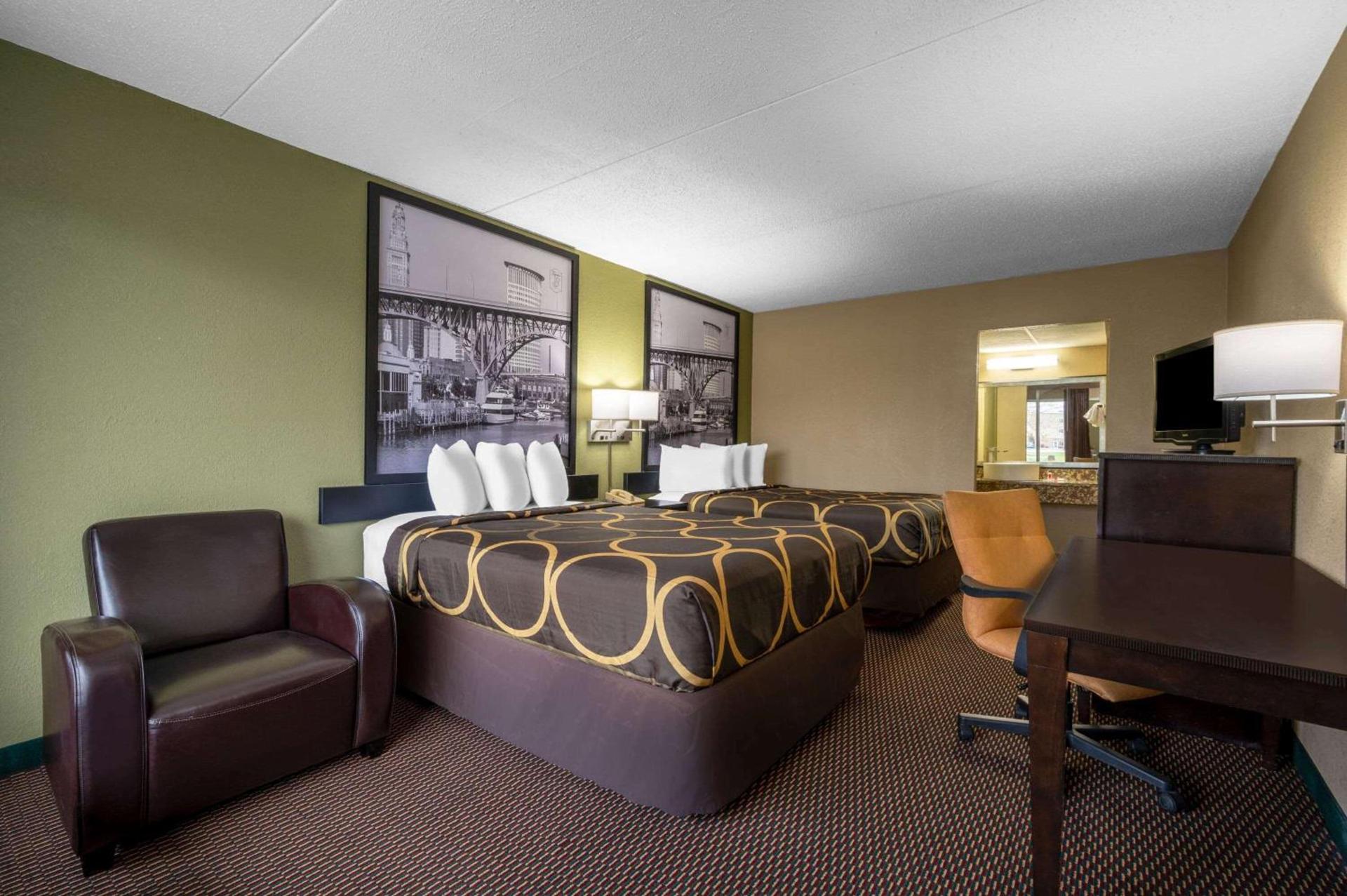 Super 8 by Wyndham Perrysburg-Toledo photo 17