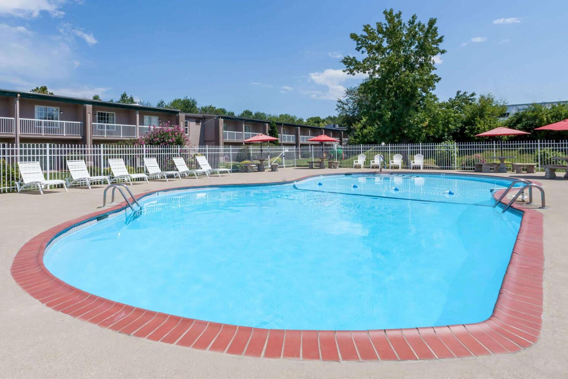 Days Inn & Suites by Wyndham Lexington photo 3