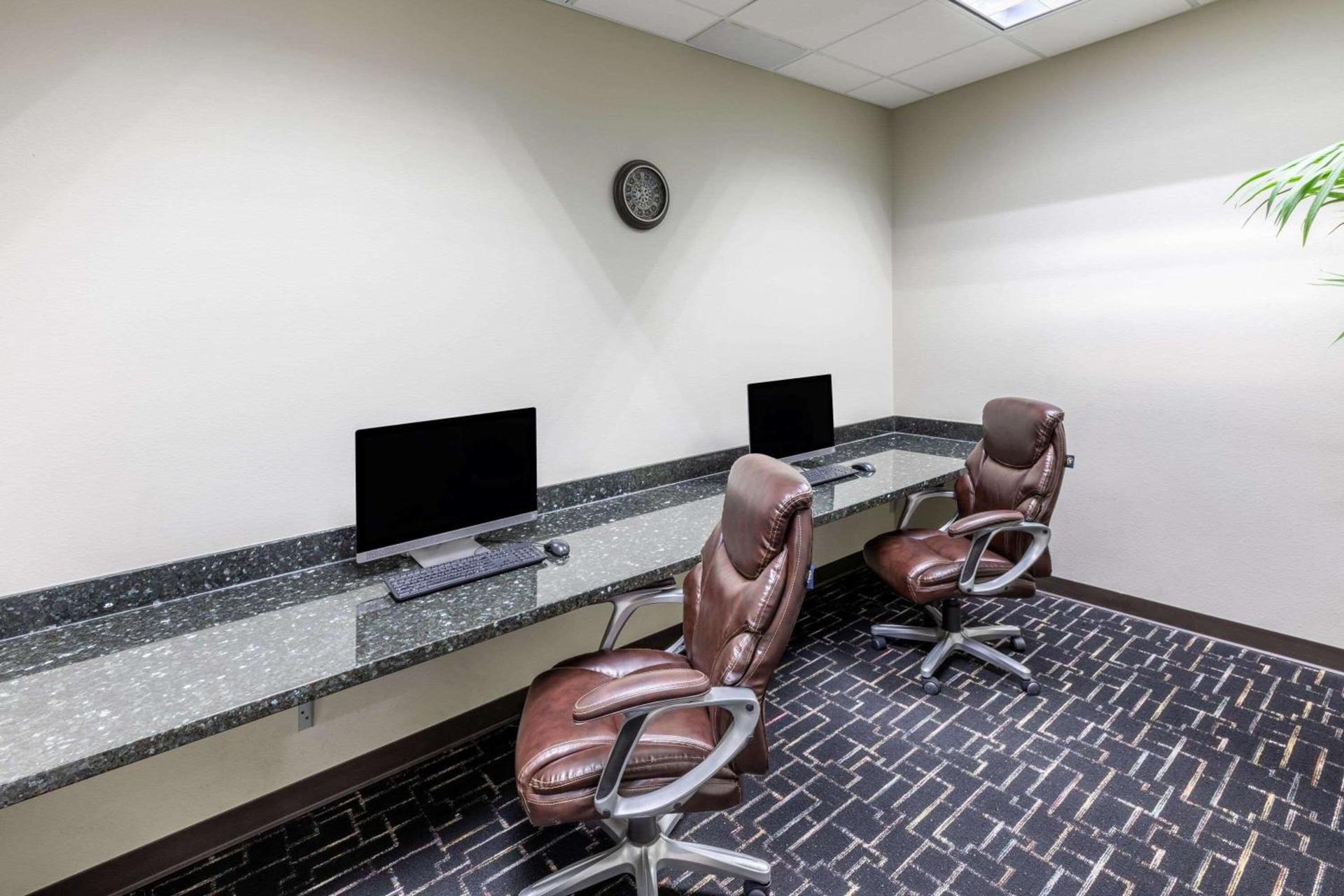 Hawthorn Suites by Wyndham Lubbock photo 42