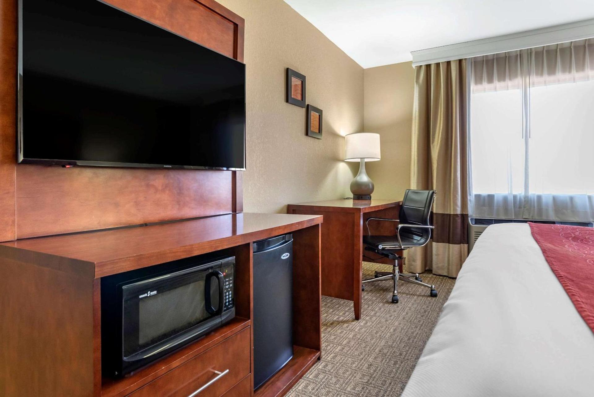 Comfort Inn & Suites Leeds I-20 photo 14