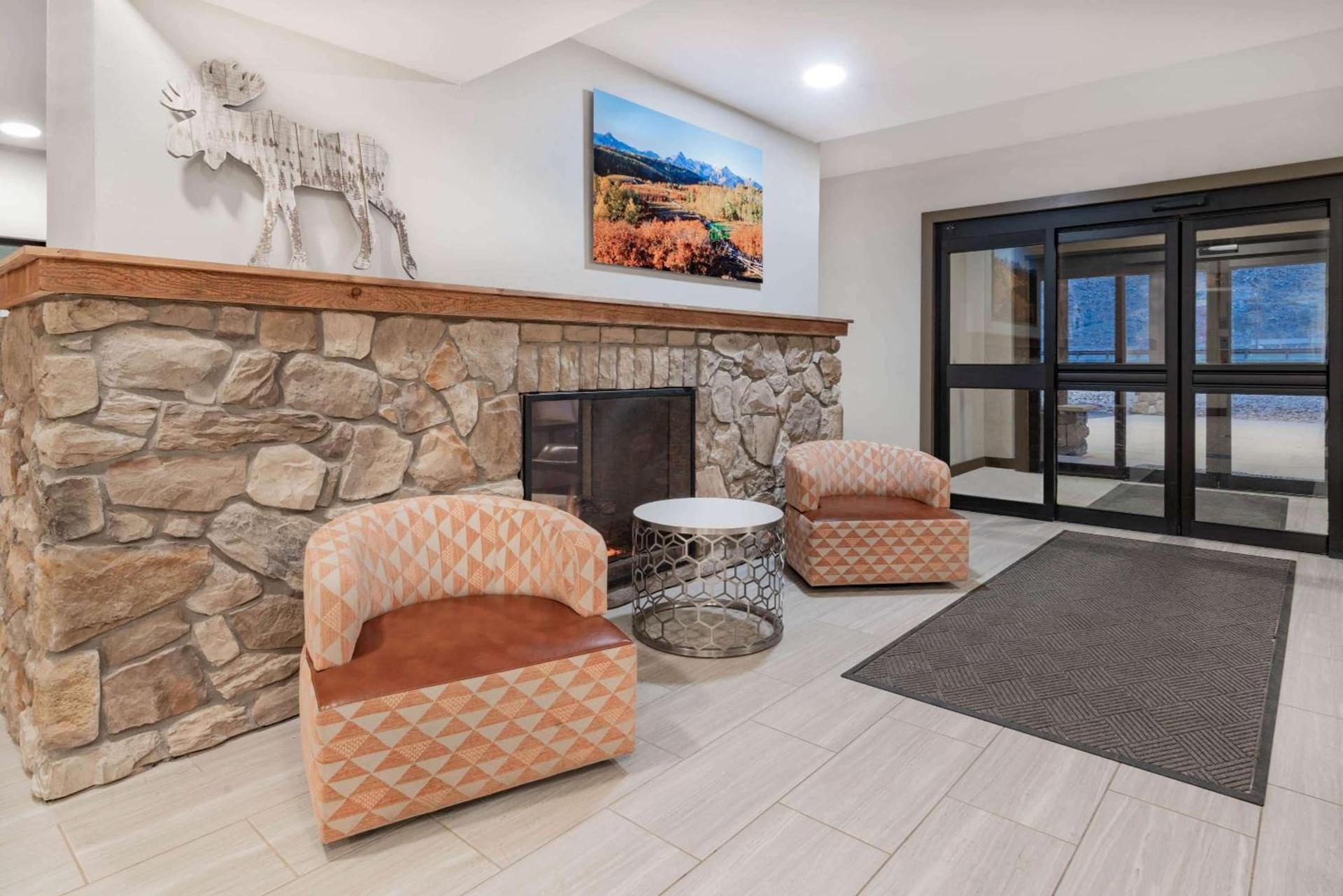 Microtel Inn & Suites by Wyndham Georgetown Lake photo 8