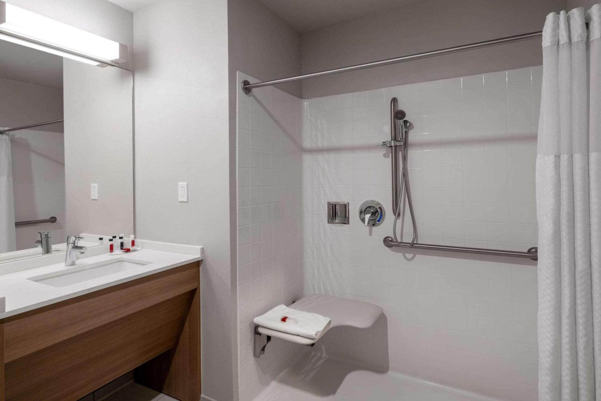 Microtel Inn & Suites by Wyndham Georgetown Lake photo 16