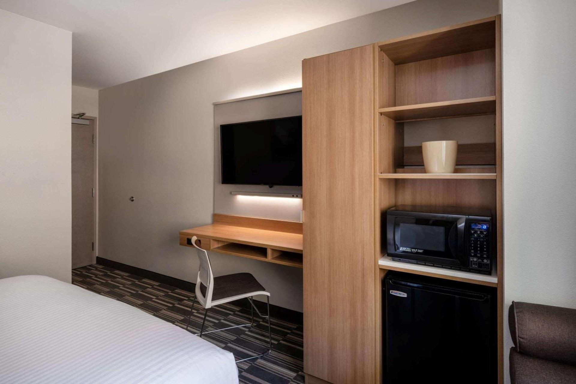 Microtel Inn & Suites by Wyndham Georgetown Lake photo 17