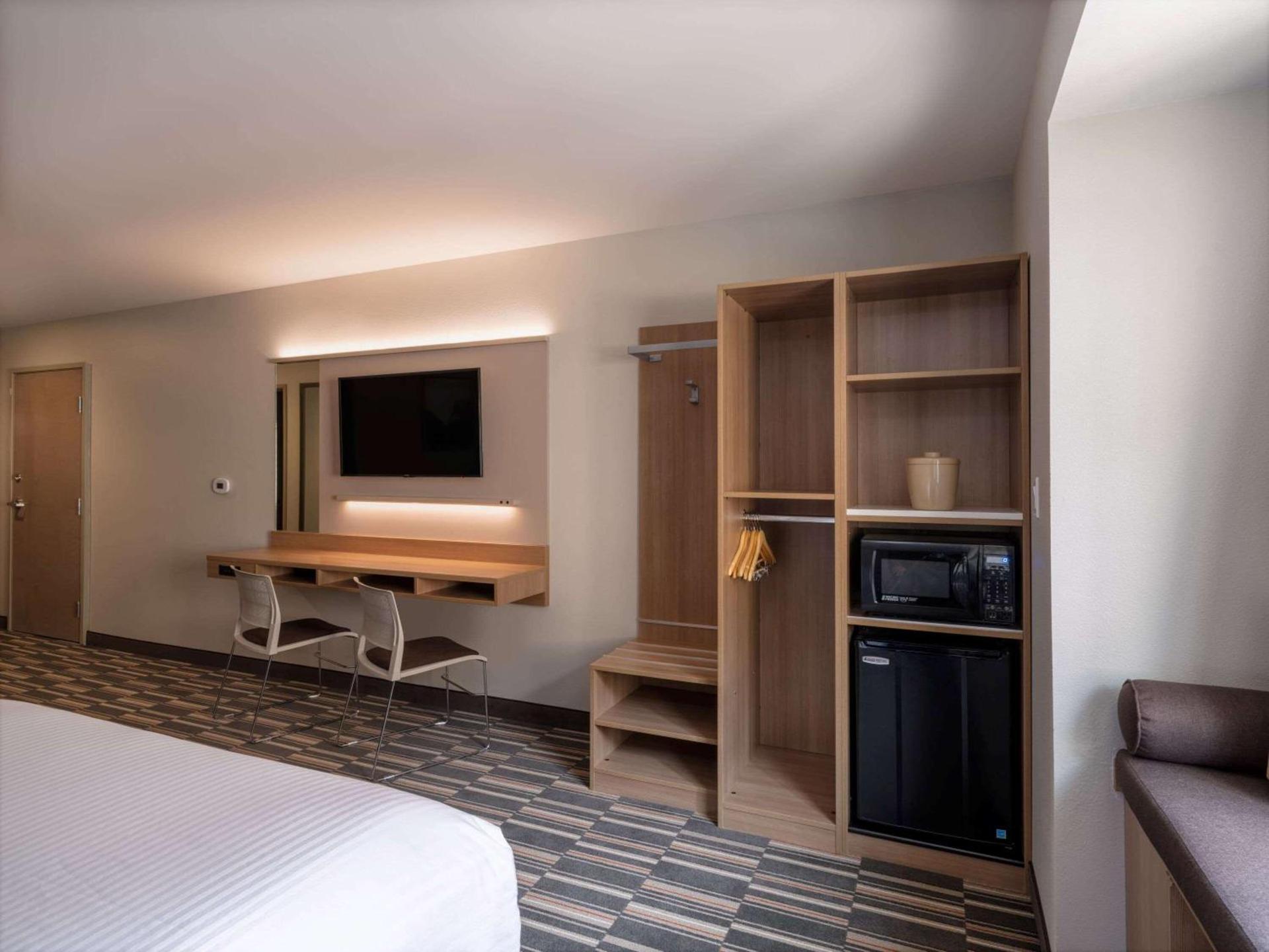 Microtel Inn & Suites by Wyndham Georgetown Lake photo 23