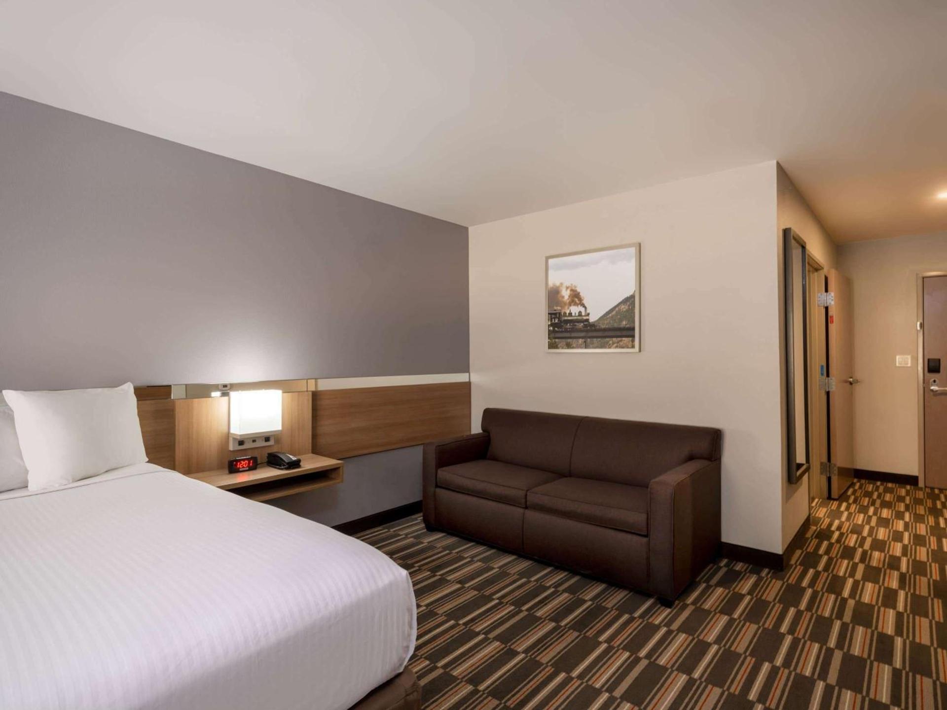 Microtel Inn & Suites by Wyndham Georgetown Lake photo 24