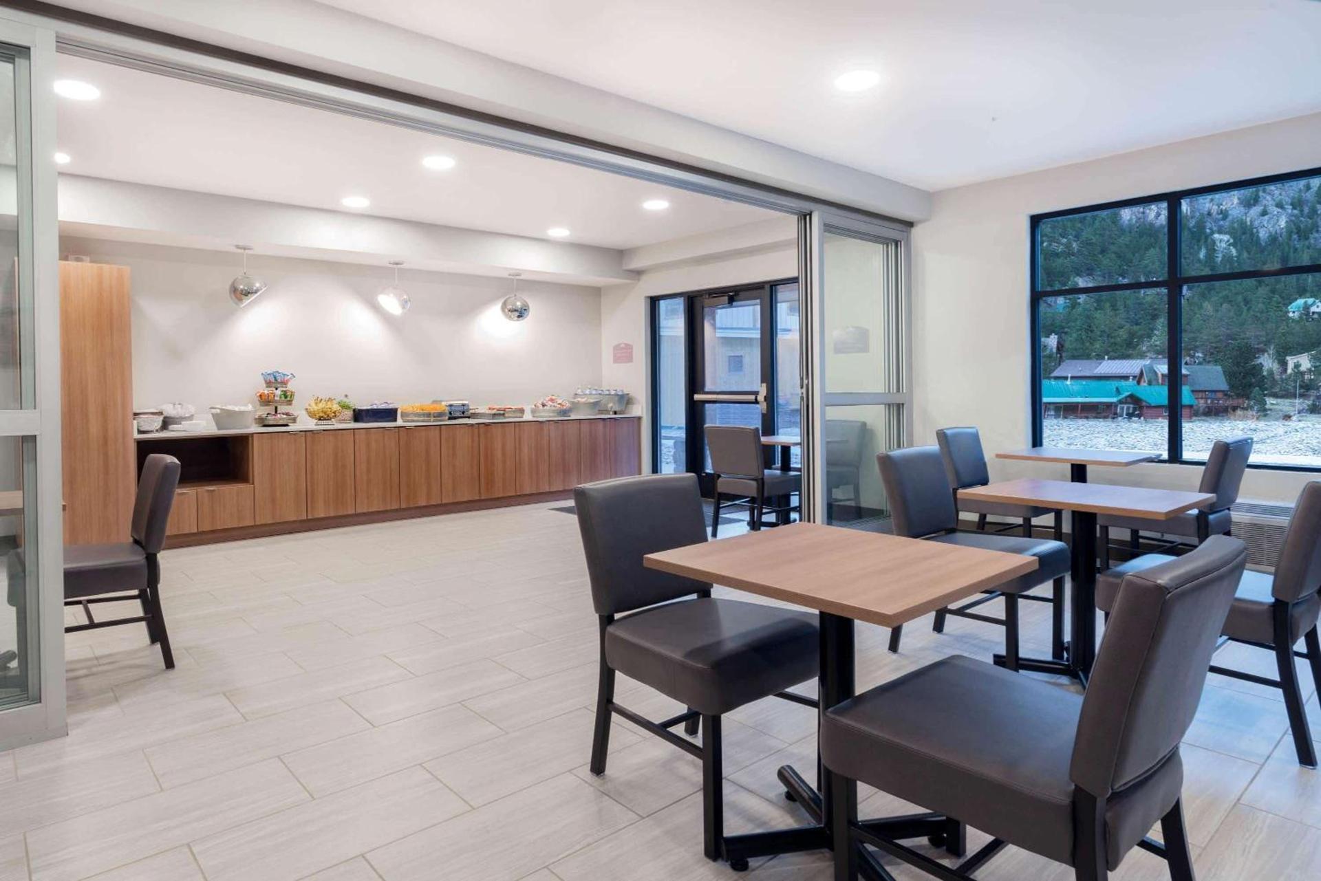 Microtel Inn & Suites by Wyndham Georgetown Lake photo 31
