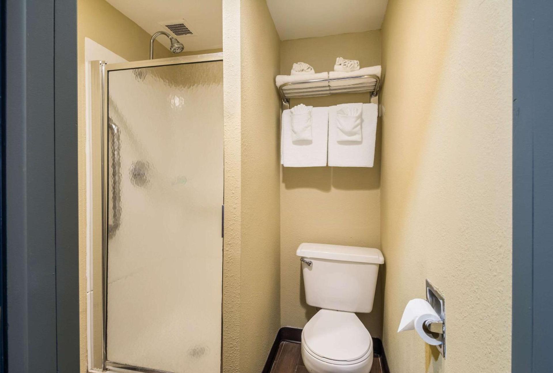 Suburban Studios Buffalo Airport photo 18