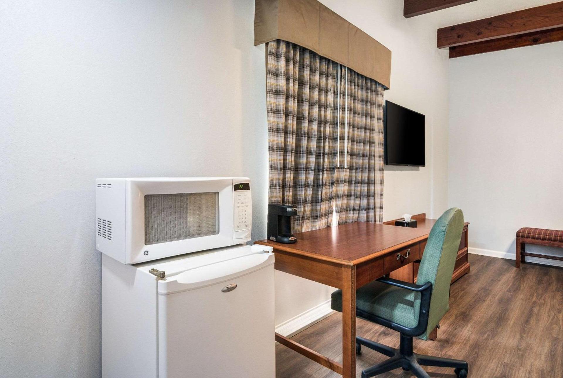 Quality Inn - On The Lake Clarksville-Boydton photo 12