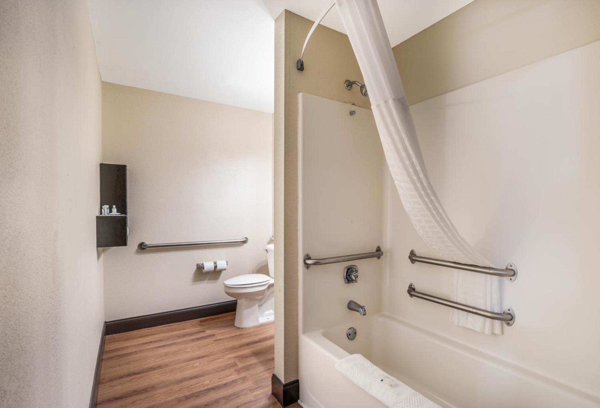 Quality Inn & Suites Augusta Fort Gordon Area photo 54