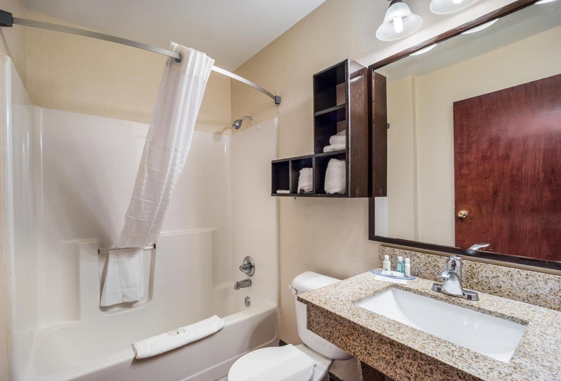 Quality Inn & Suites Augusta Fort Gordon Area photo 48