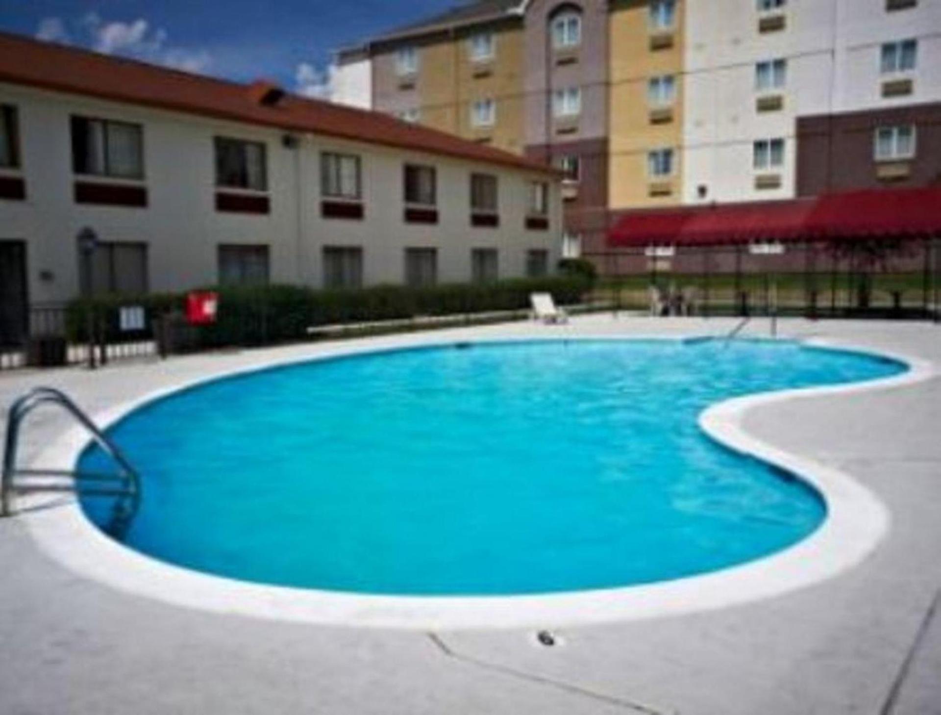 Ramada by Wyndham Tuscaloosa photo 42