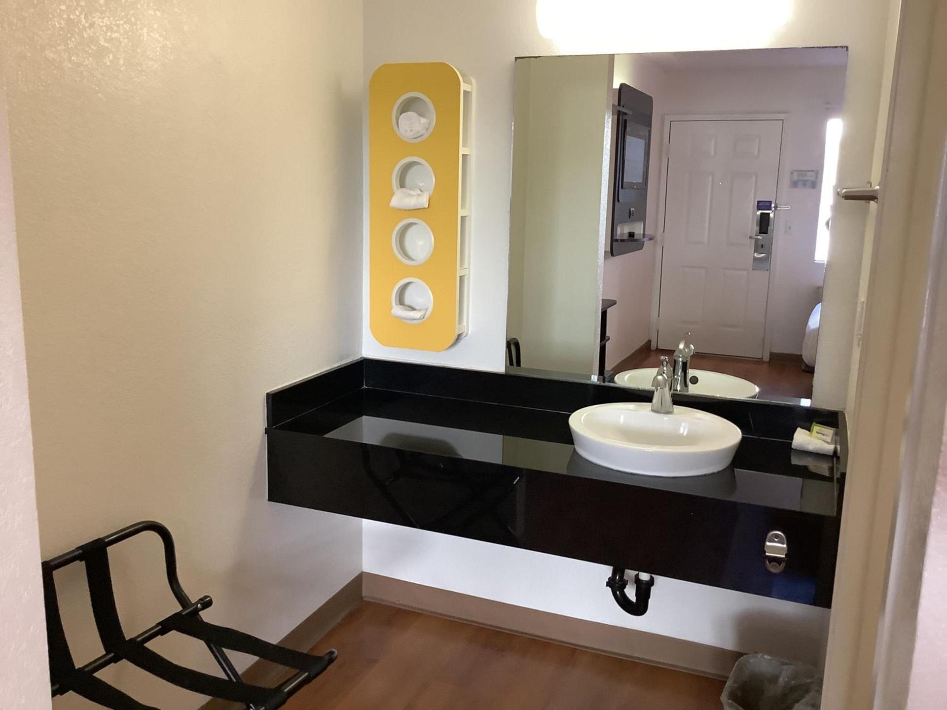 Carlsbad Village Inn photo 11