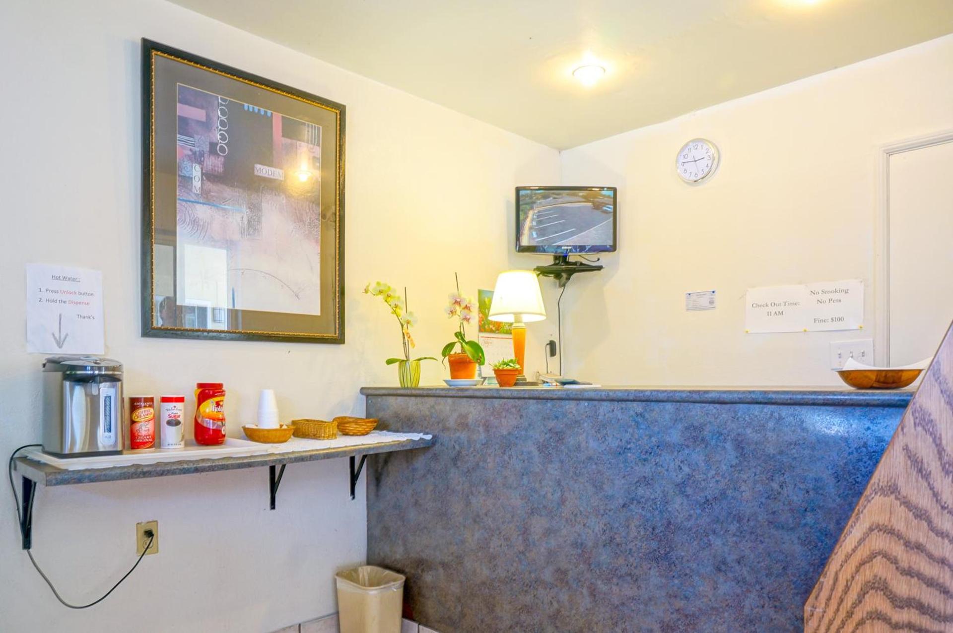 Town and Country Inn photo 29