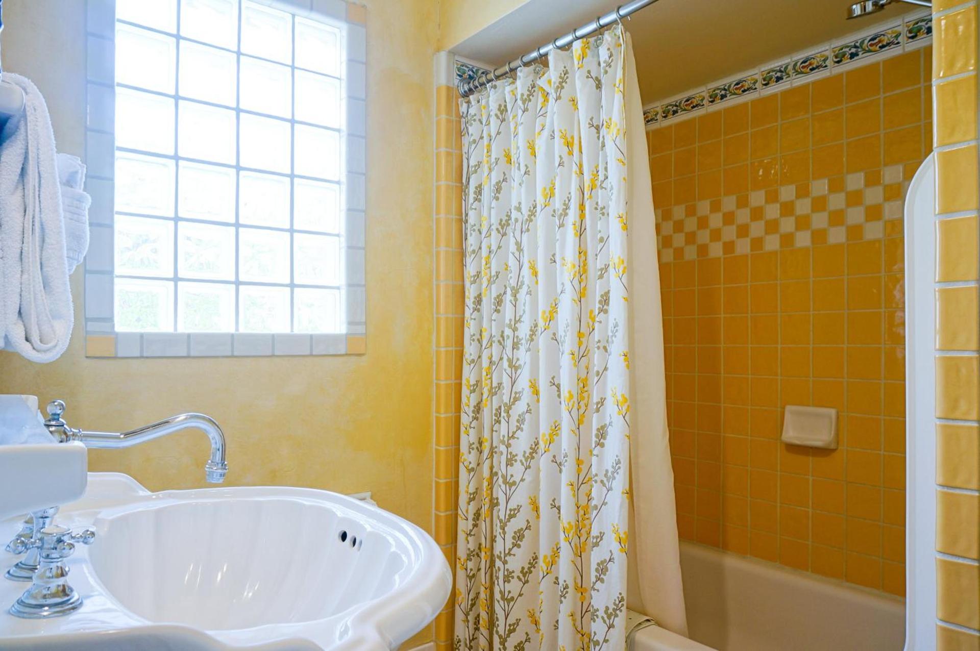 Harbor House Inn photo 90