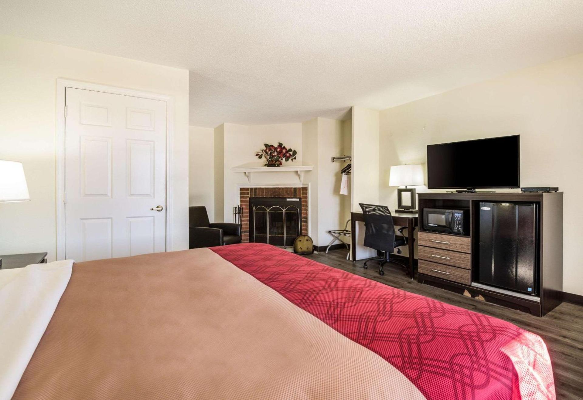 Econo Lodge Glade Springs I-81 photo 6