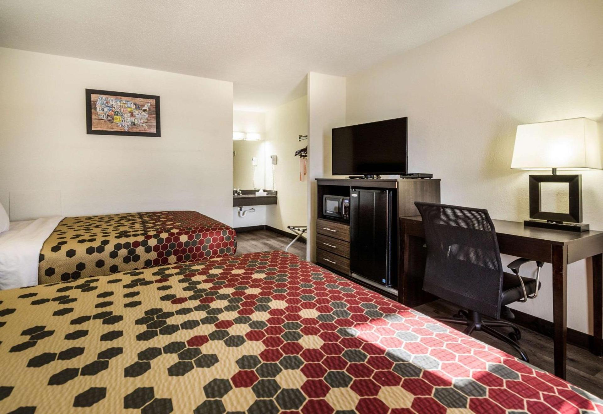 Econo Lodge Glade Springs I-81 photo 10