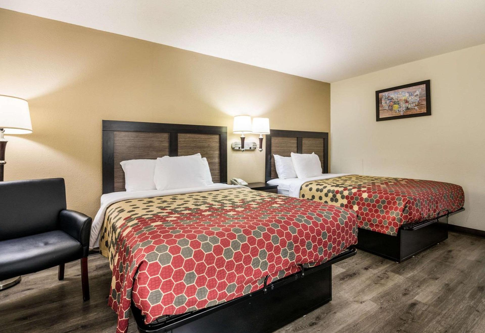 Econo Lodge Glade Springs I-81 photo 11