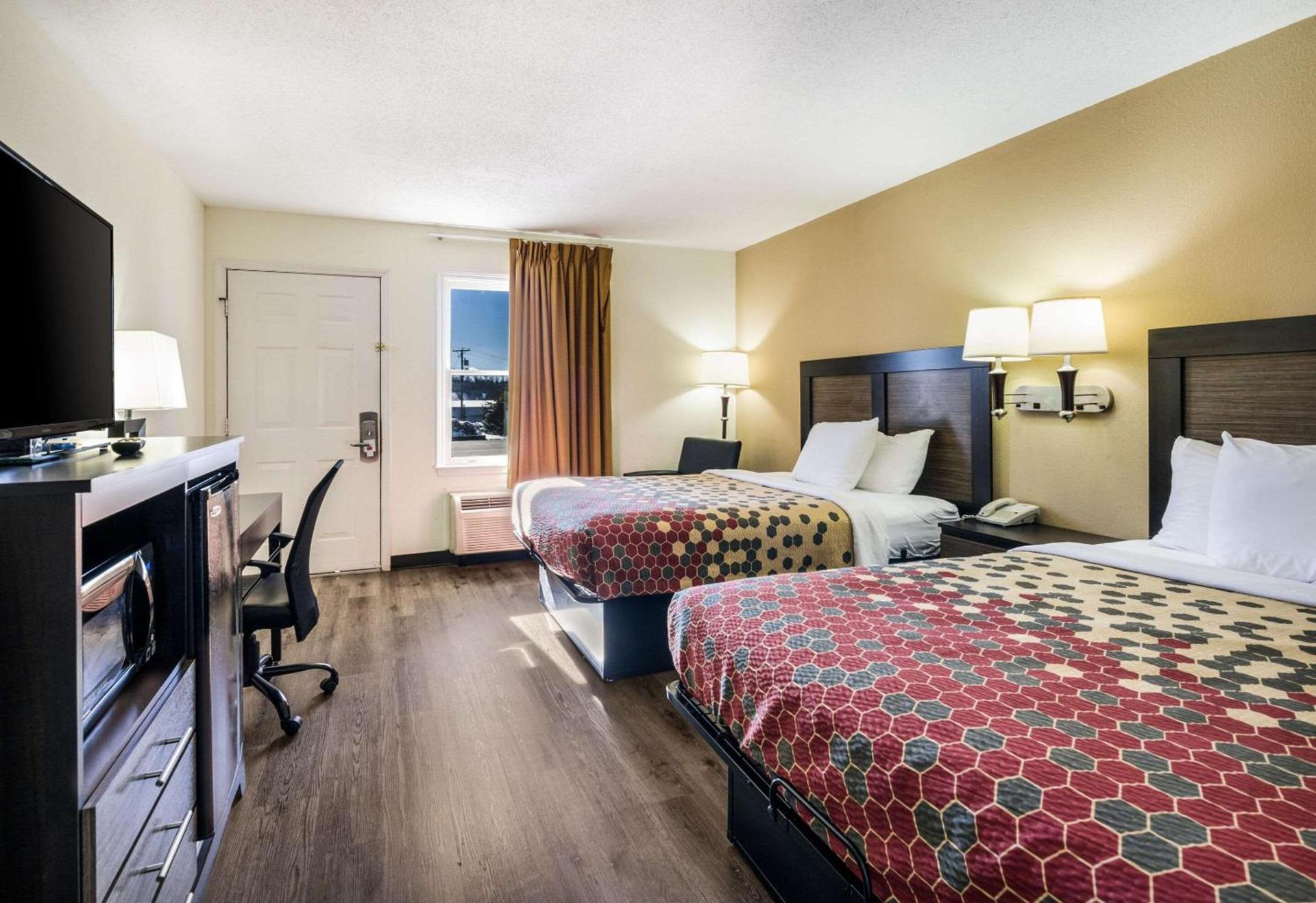 Econo Lodge Glade Springs I-81 photo 12