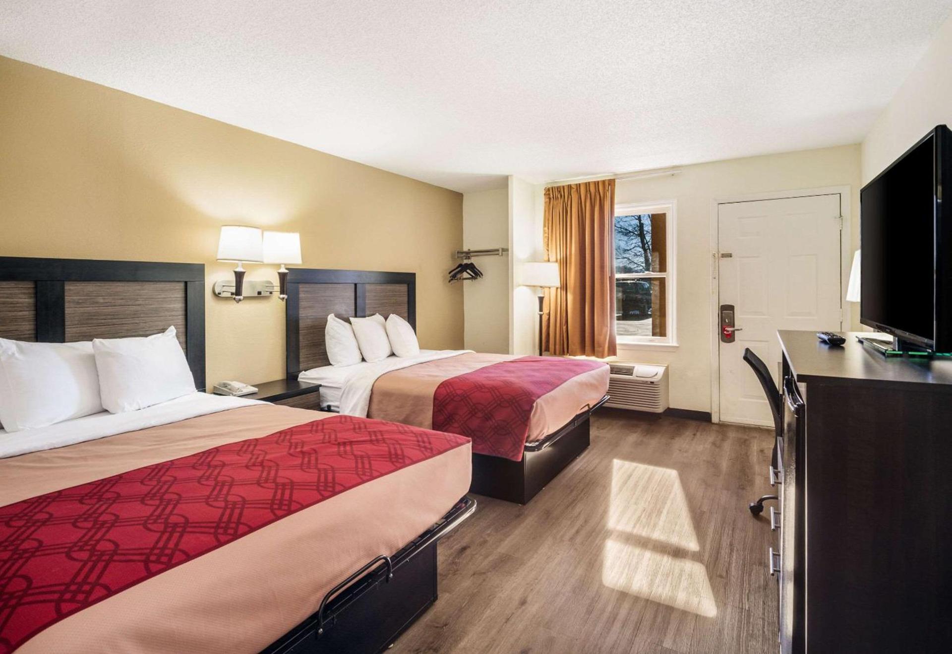 Econo Lodge Glade Springs I-81 photo 16