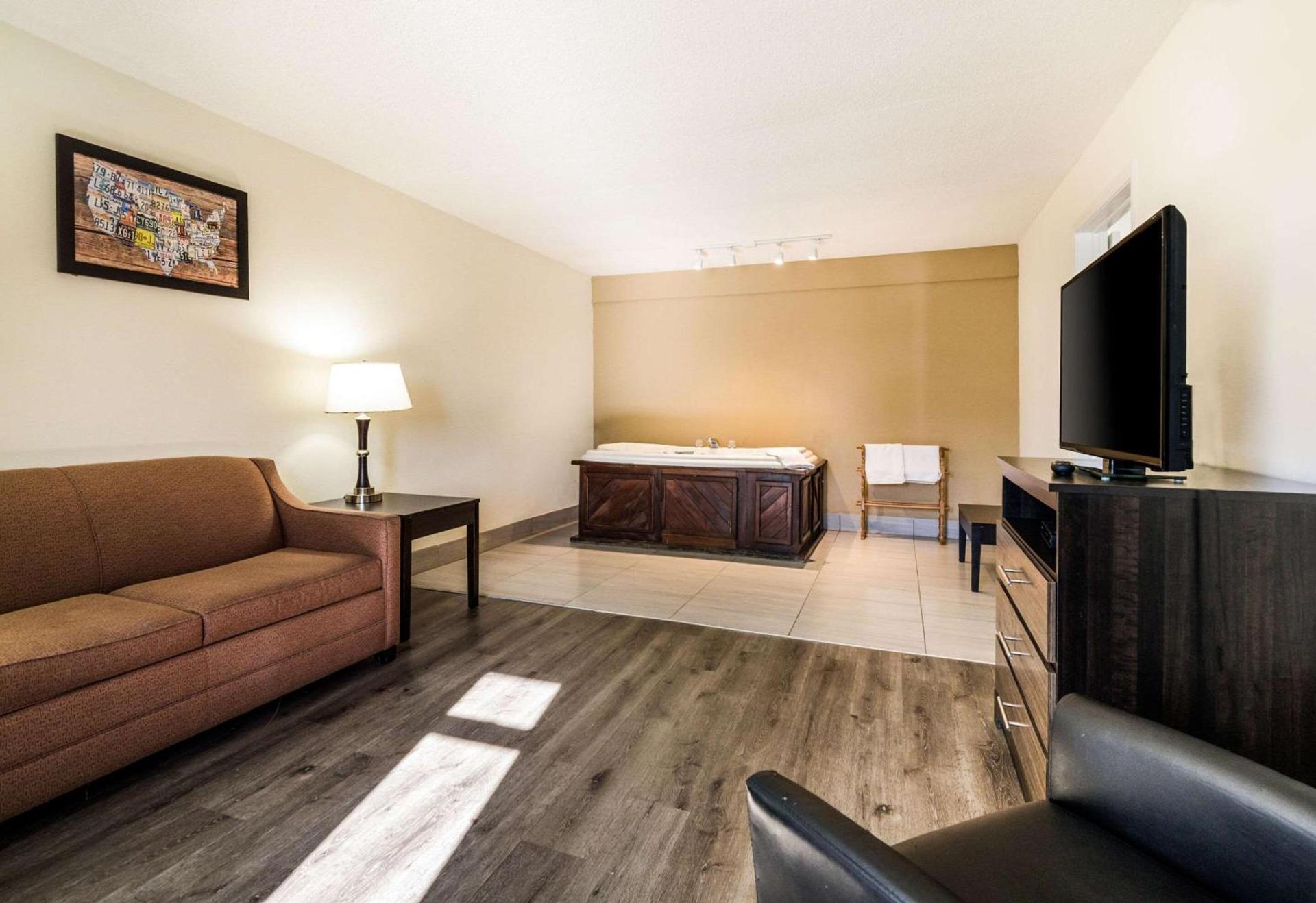 Econo Lodge Glade Springs I-81 photo 19