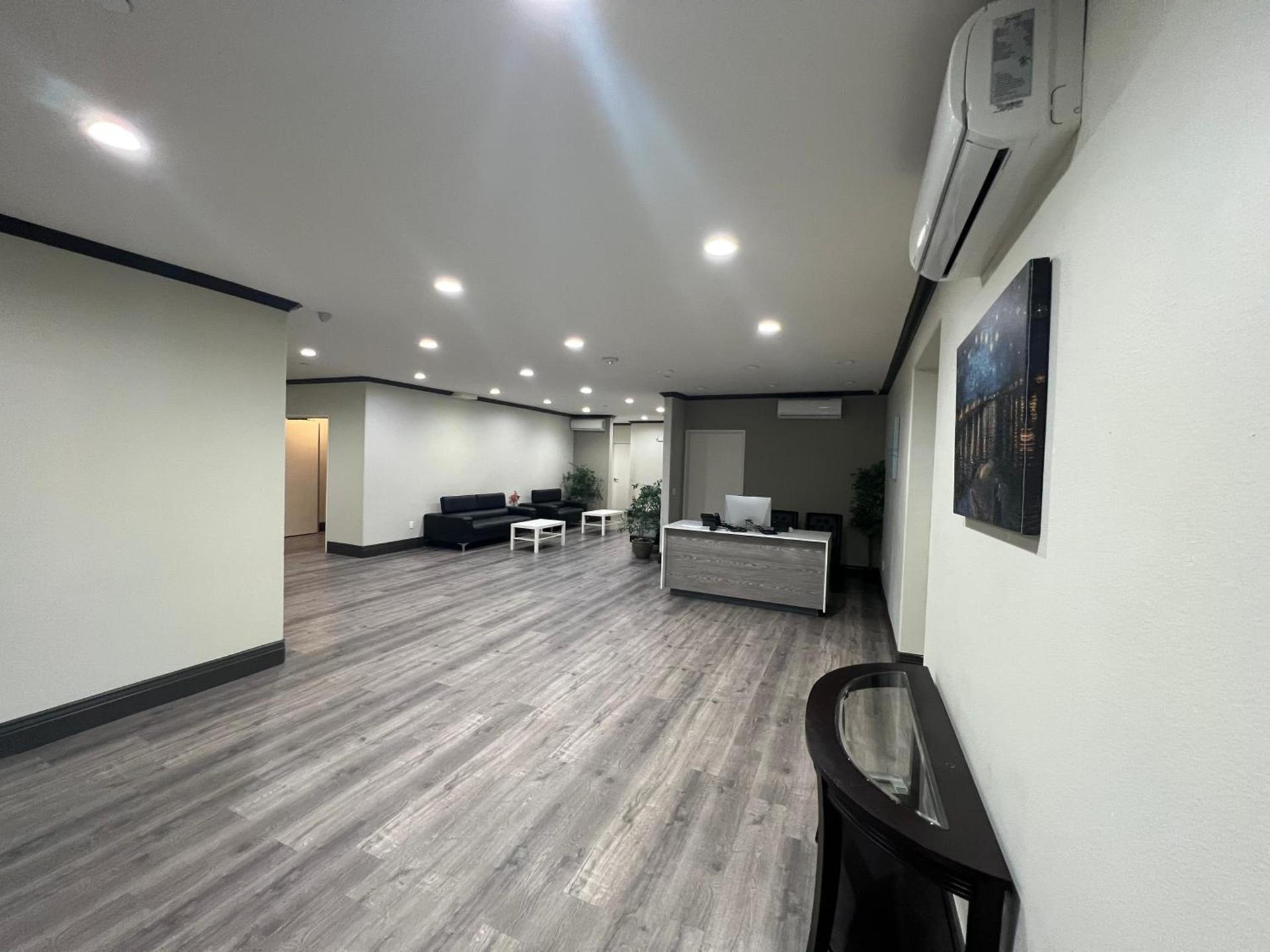 ASPIRE INN & SUITES Orange photo 8