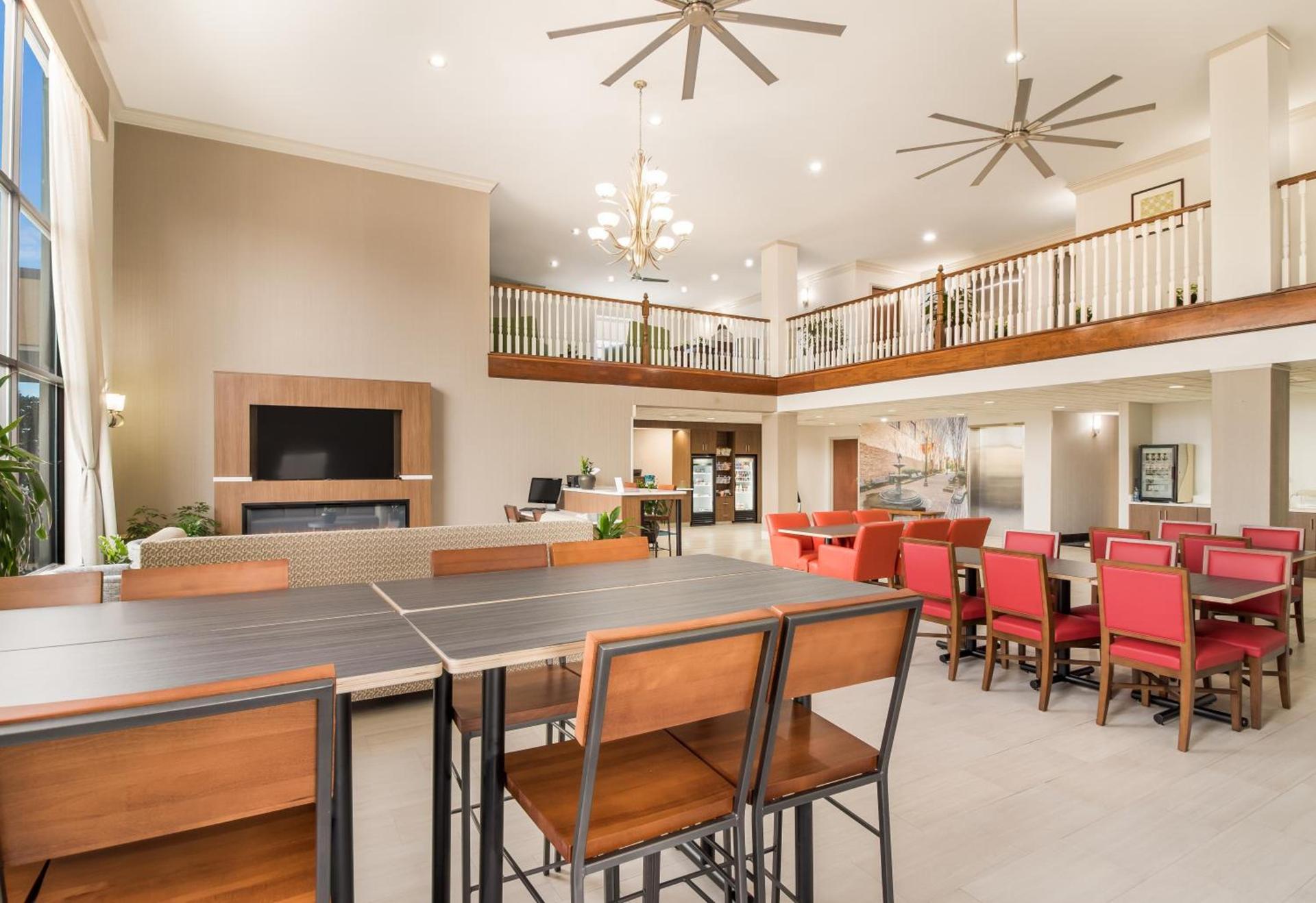 Clarion Pointe New Bern photo 53