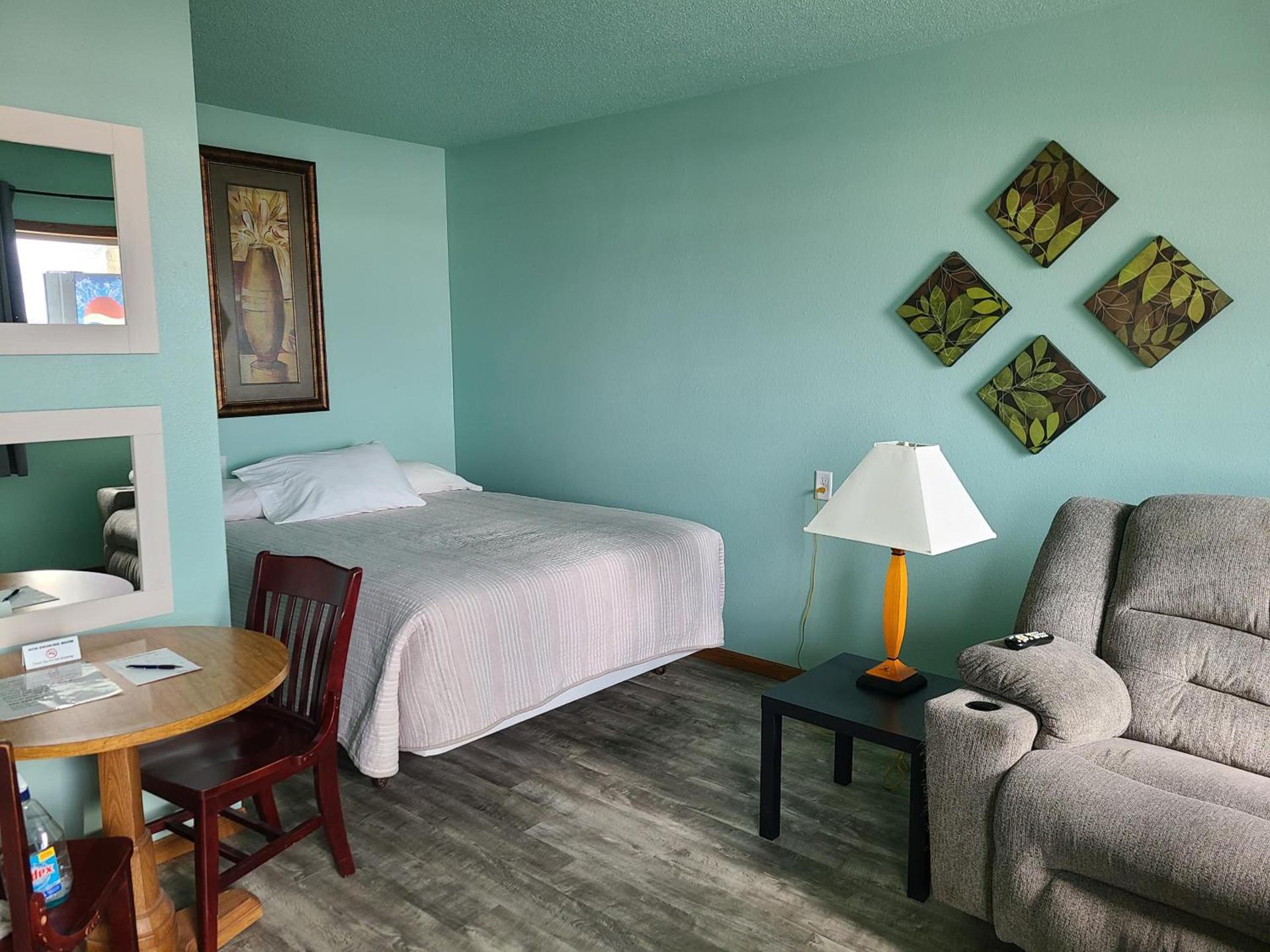 Viking INN Clara City photo 6