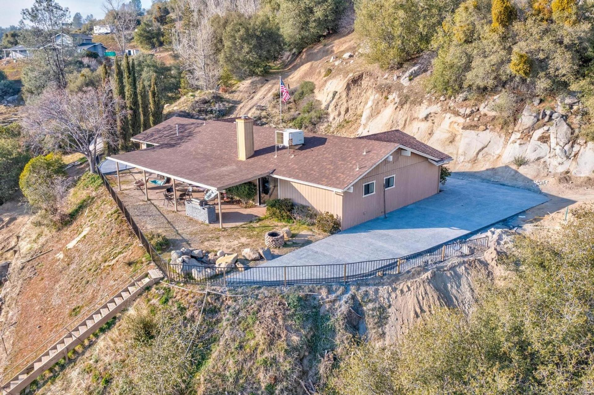 Mountain Trail Lodge and Vacation Rentals — hotel in Oakhurst