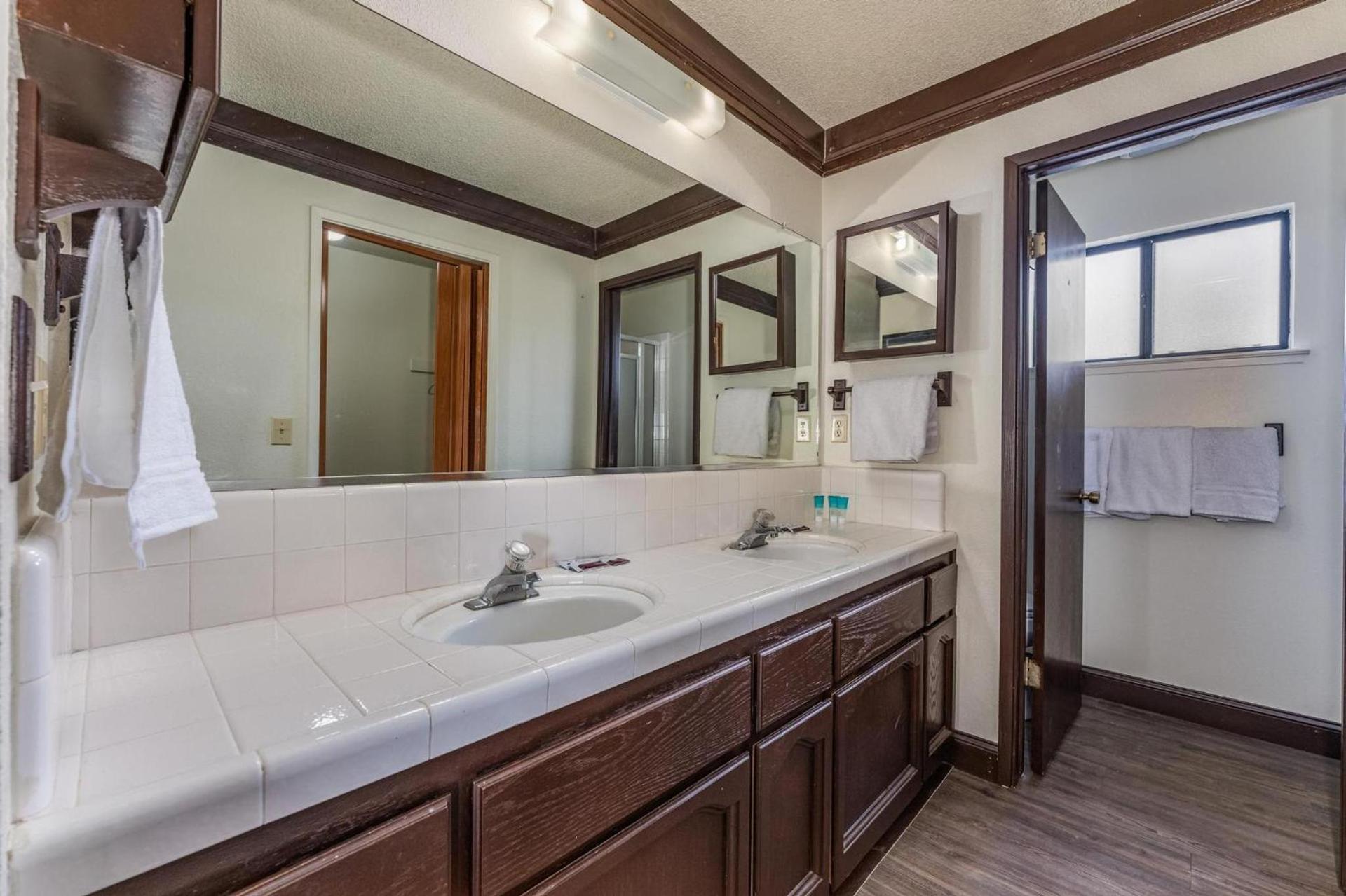 Mountain Trail Lodge and Vacation Rentals photo 17
