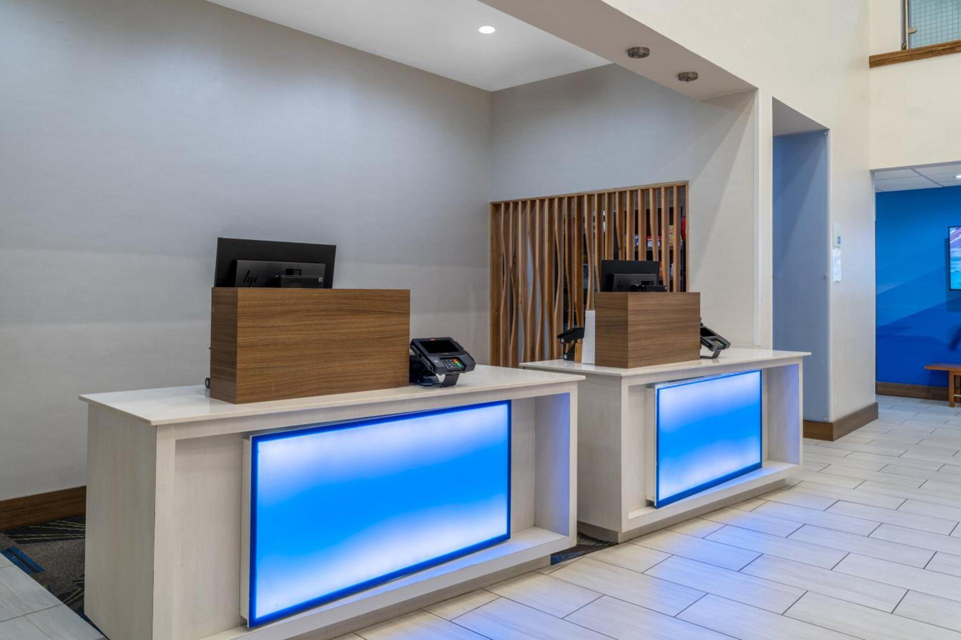 Holiday Inn Express & Suites Dallas East - Fair Park by IHG photo 18