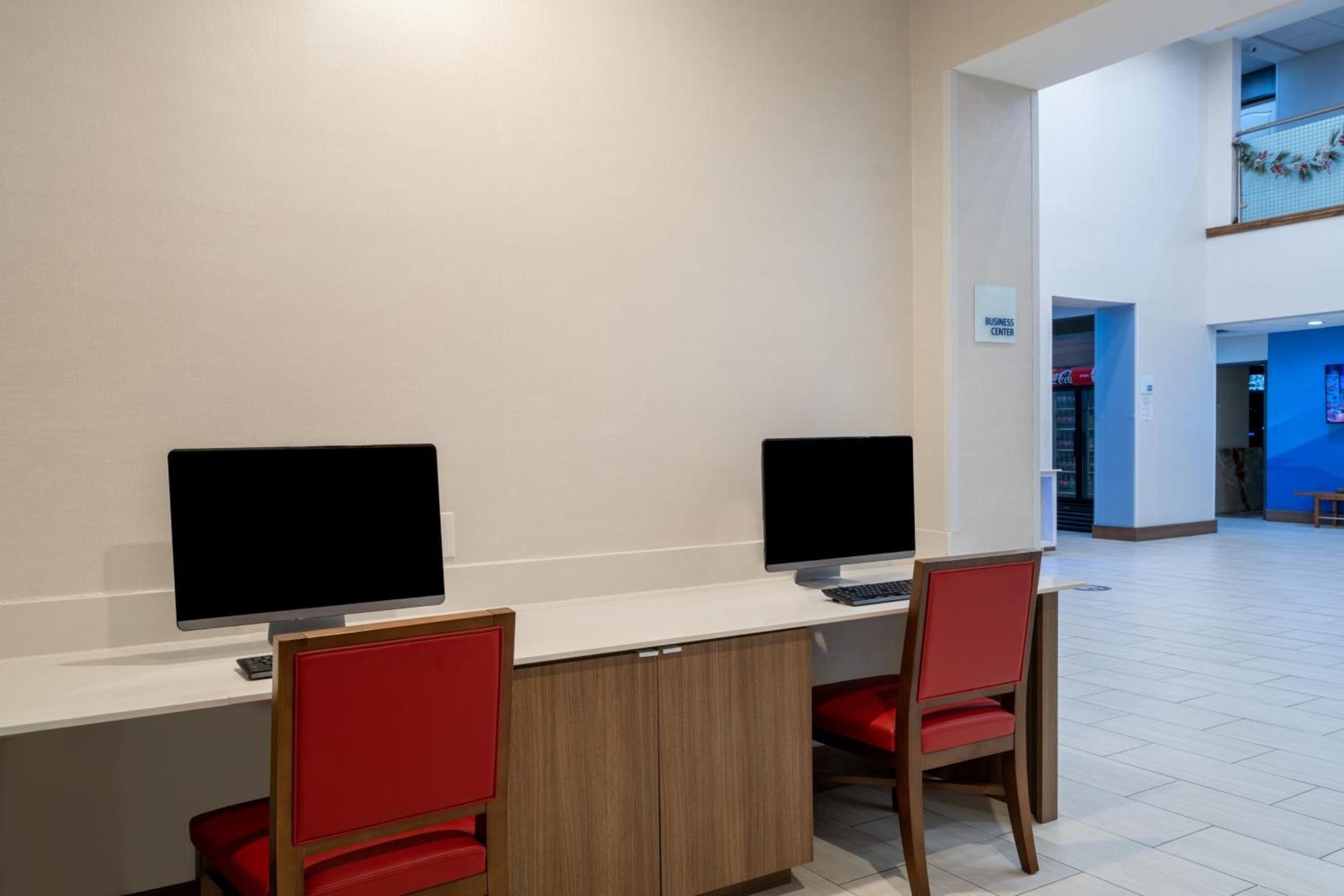 Holiday Inn Express & Suites Dallas East - Fair Park by IHG photo 12