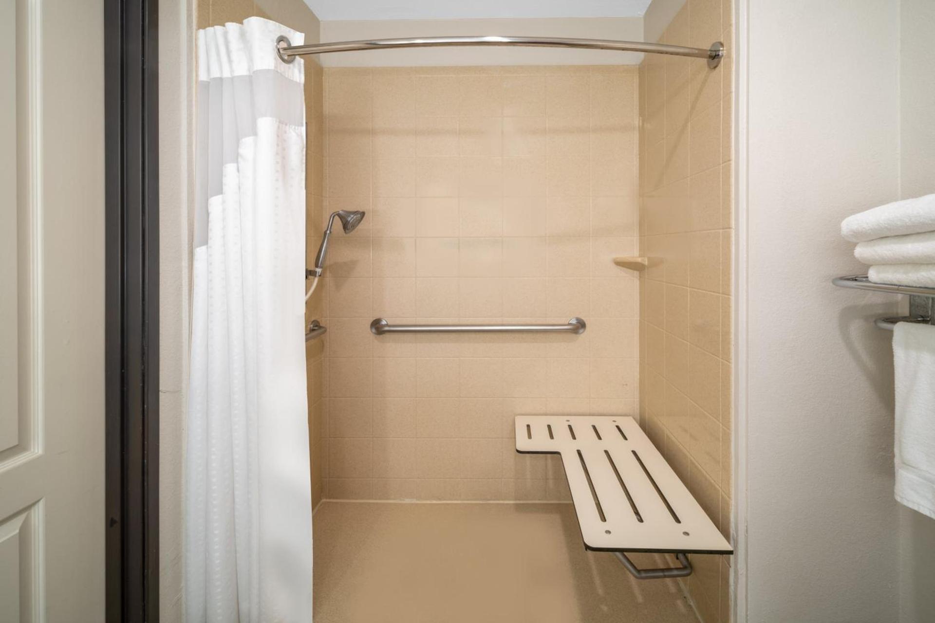 Holiday Inn Express & Suites Dallas East - Fair Park by IHG photo 4