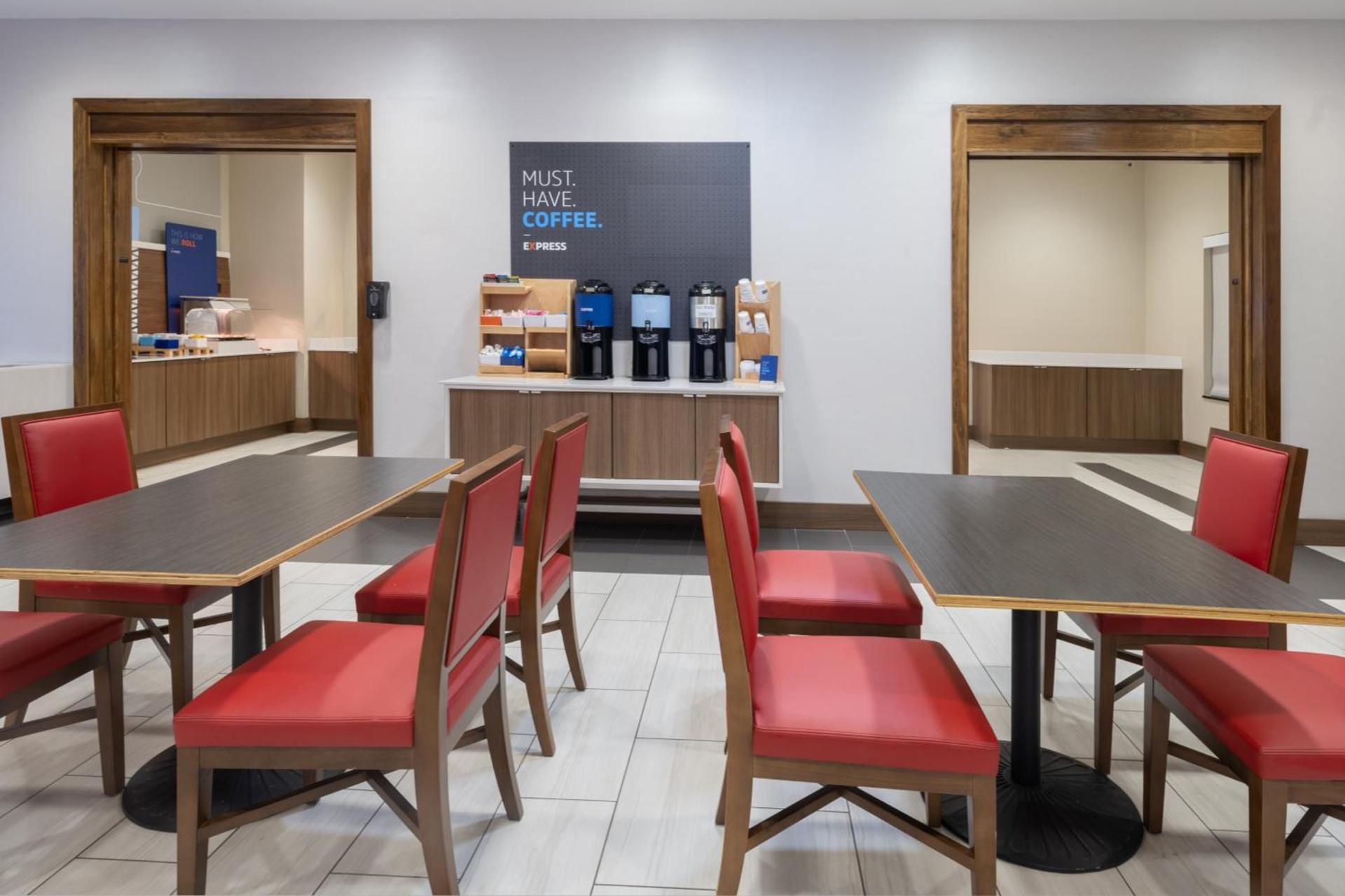 Holiday Inn Express & Suites Dallas East - Fair Park by IHG photo 9