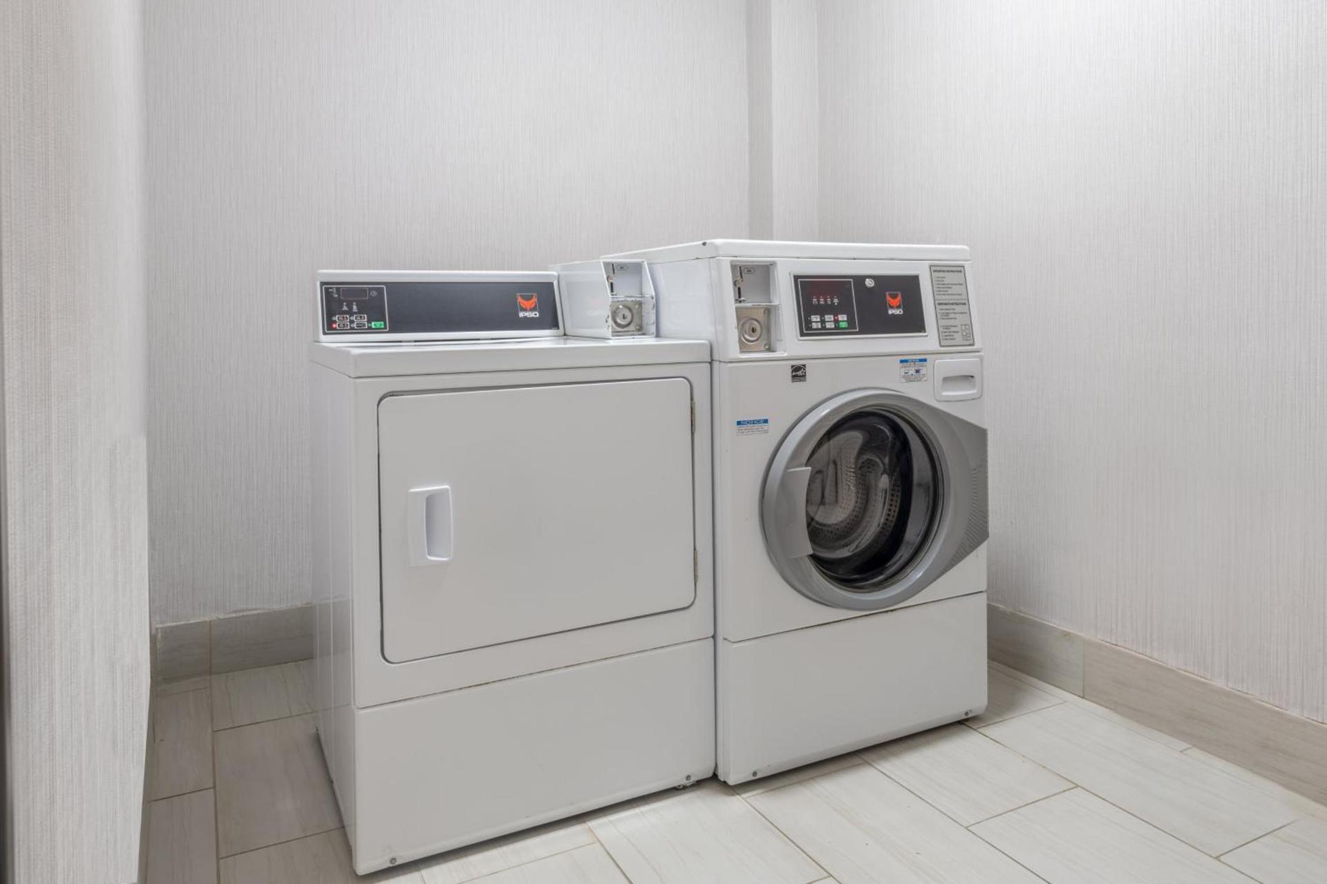 Holiday Inn Express & Suites Dallas East - Fair Park by IHG photo 3
