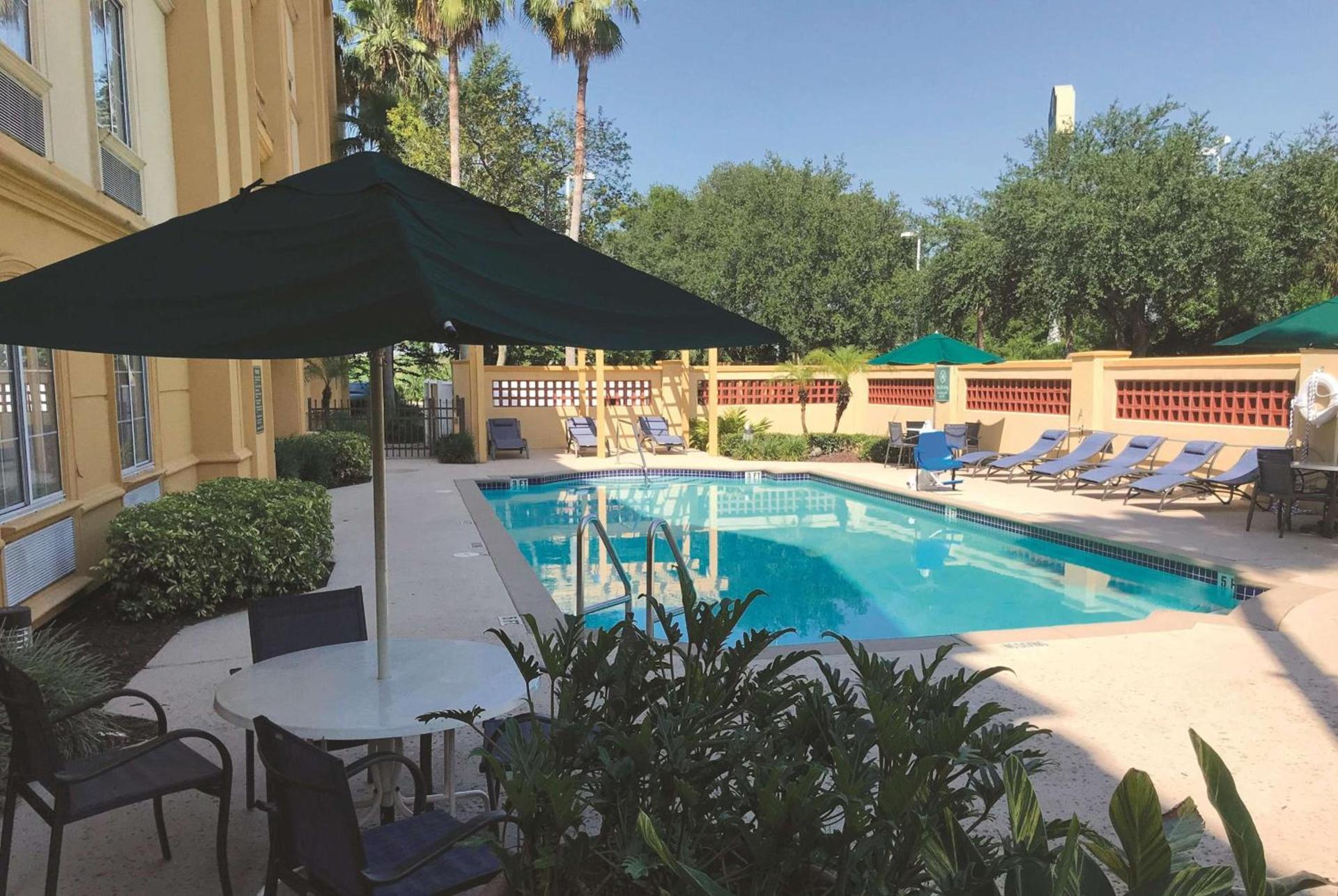 La Quinta by Wyndham Tampa Brandon Regency Park photo 2