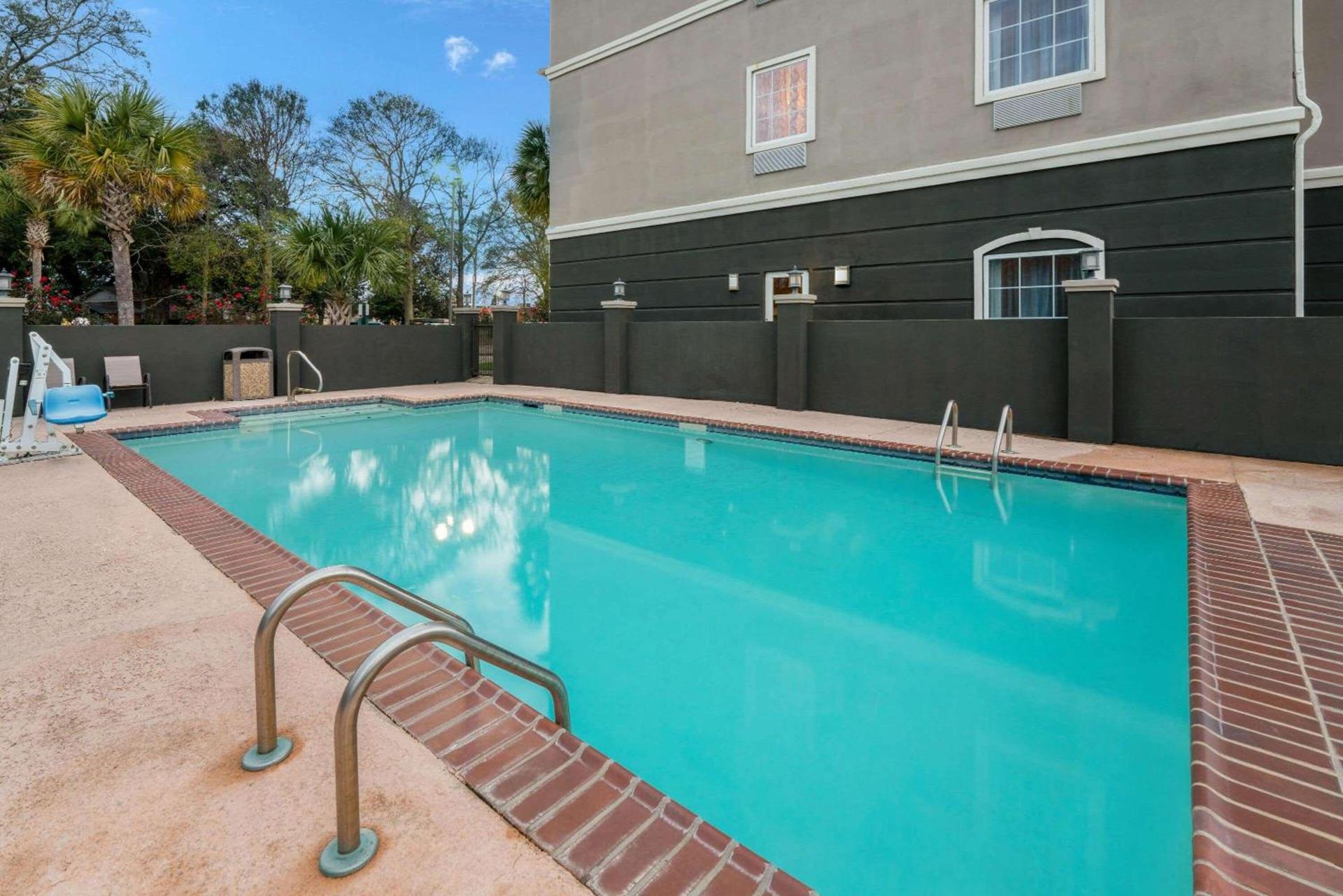 La Quinta Inn & Suites by Wyndham Broussard - Lafayette Area photo 9