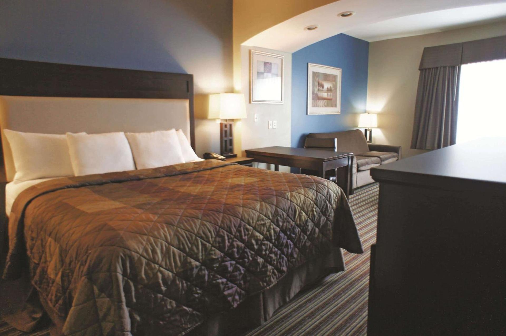 La Quinta Inn & Suites by Wyndham Broussard - Lafayette Area photo 11