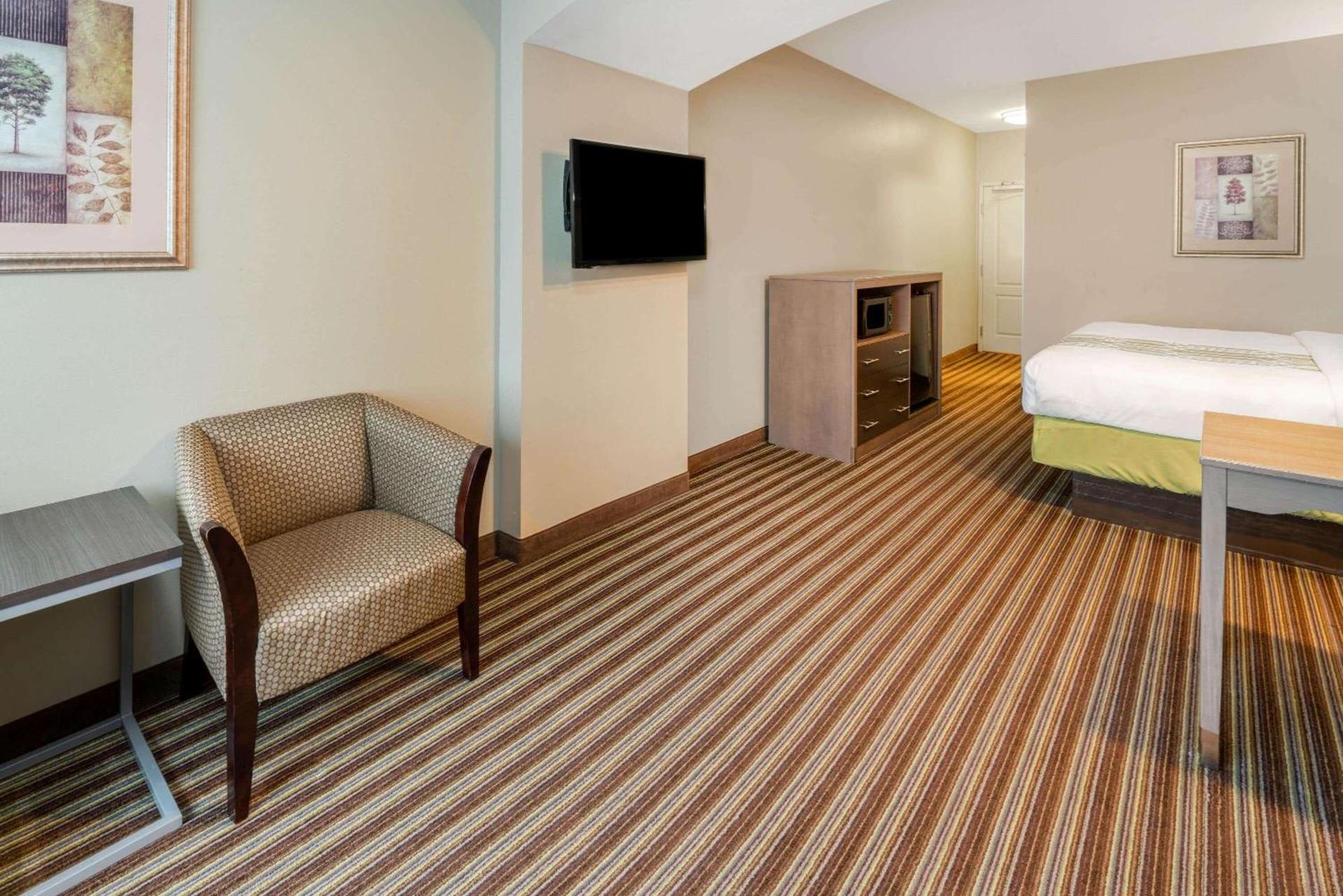 La Quinta Inn & Suites by Wyndham Broussard - Lafayette Area photo 15