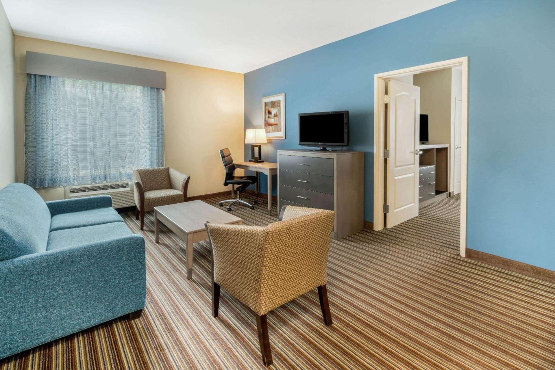 La Quinta Inn & Suites by Wyndham Broussard - Lafayette Area photo 22