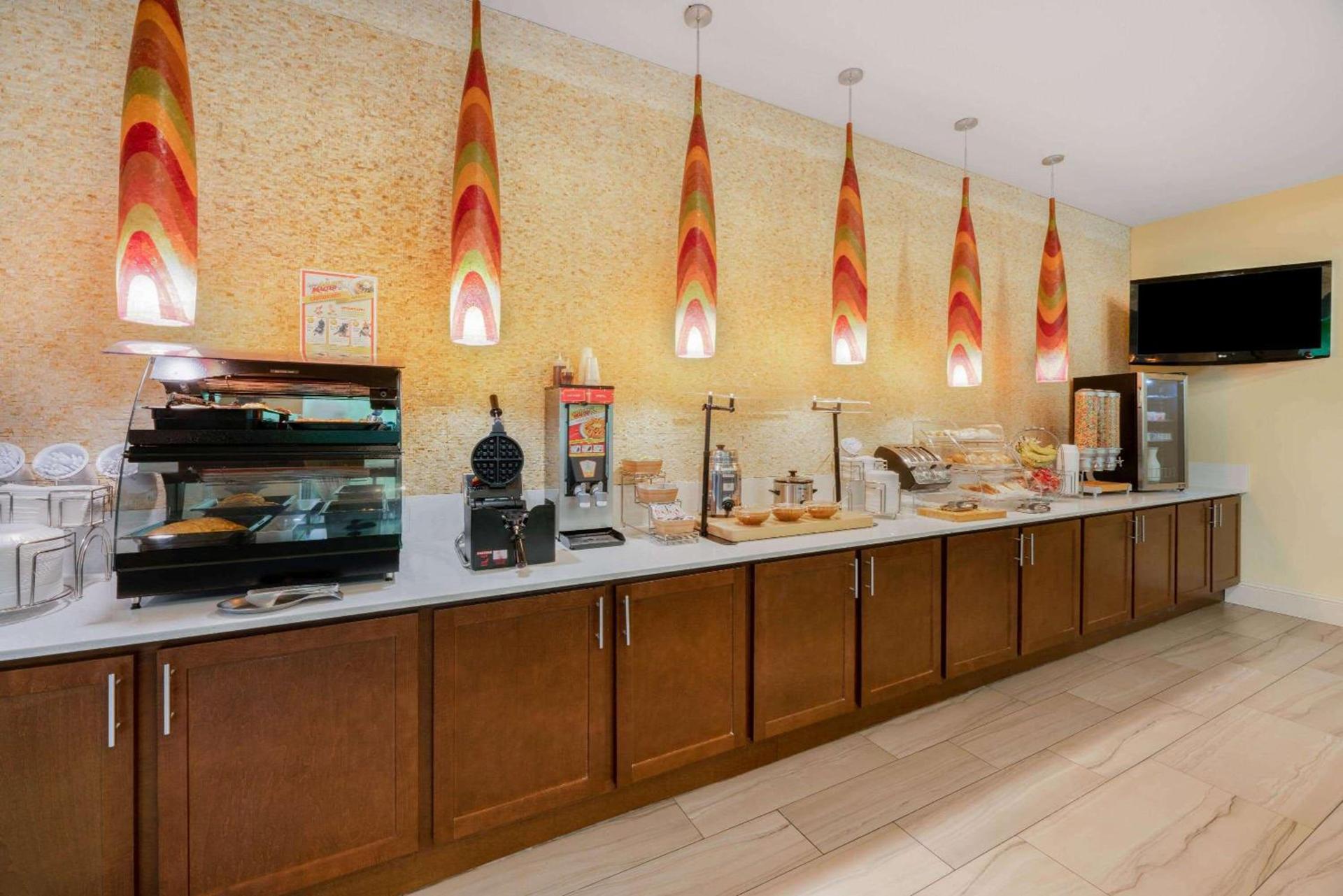 La Quinta Inn & Suites by Wyndham Broussard - Lafayette Area photo 33