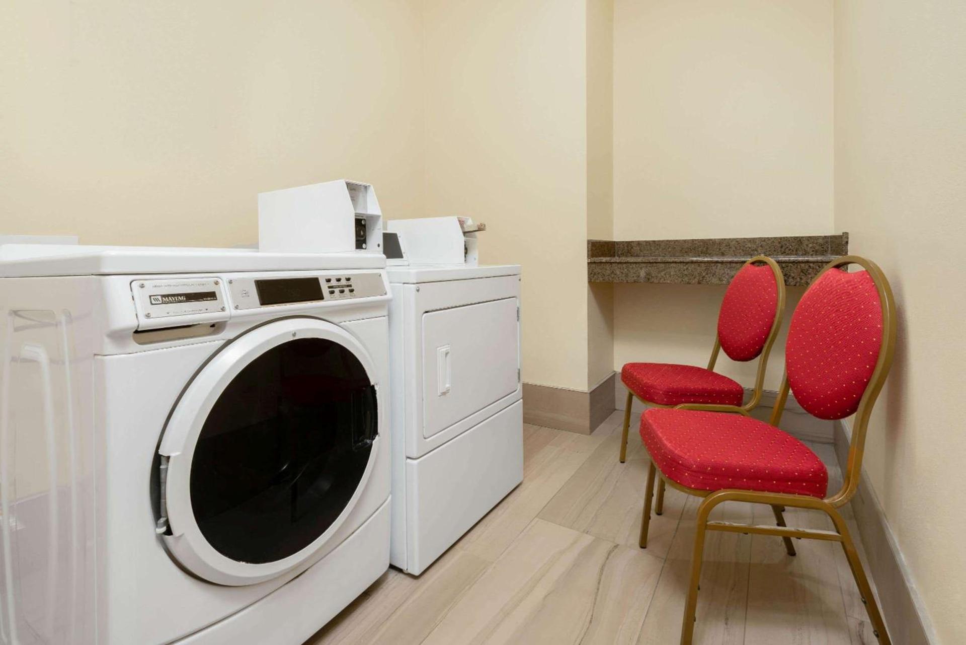 La Quinta Inn & Suites by Wyndham Broussard - Lafayette Area photo 36