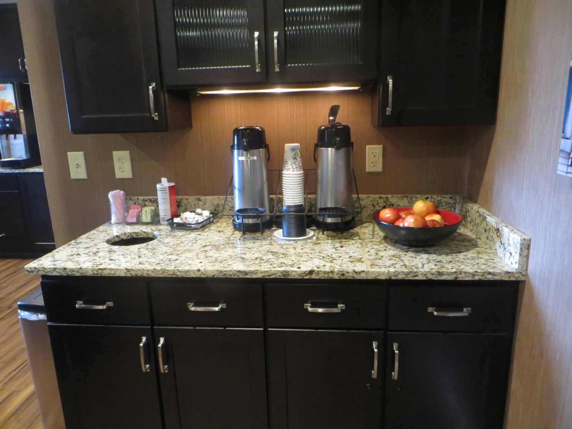 Ashley Quarters Hotel Airport-Cincinnati photo 11