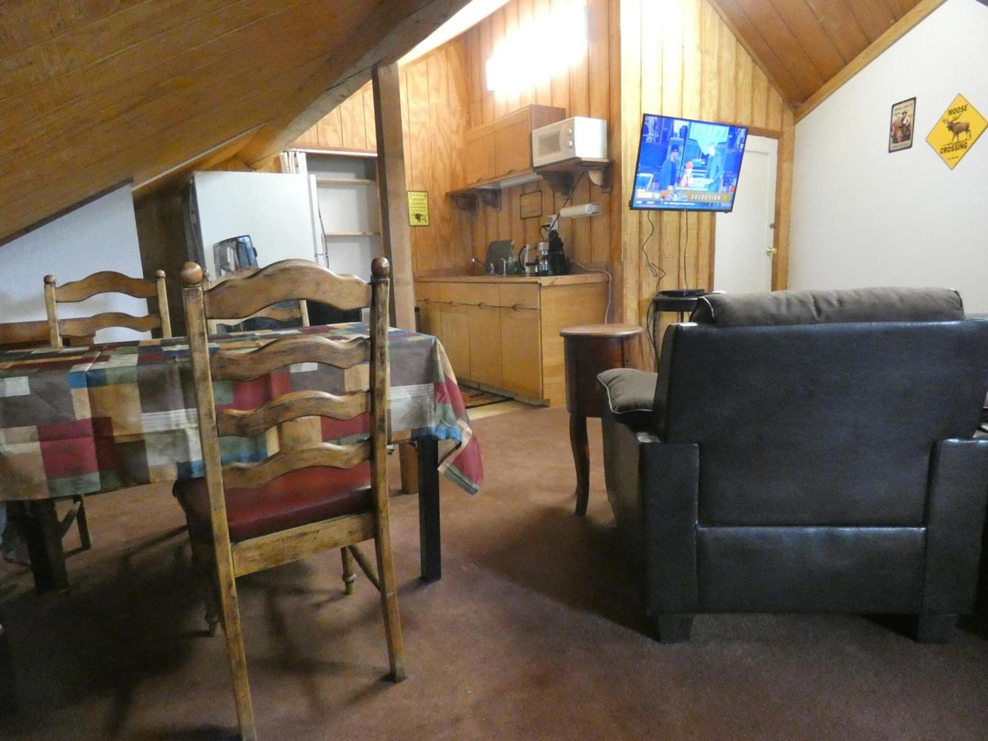 Yellowstone Motel - Adults Only - All rooms have kitchens photo 32