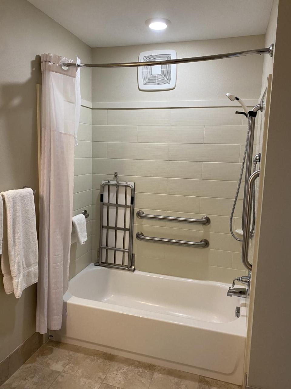 AmericInn by Wyndham Hartford SD photo 58