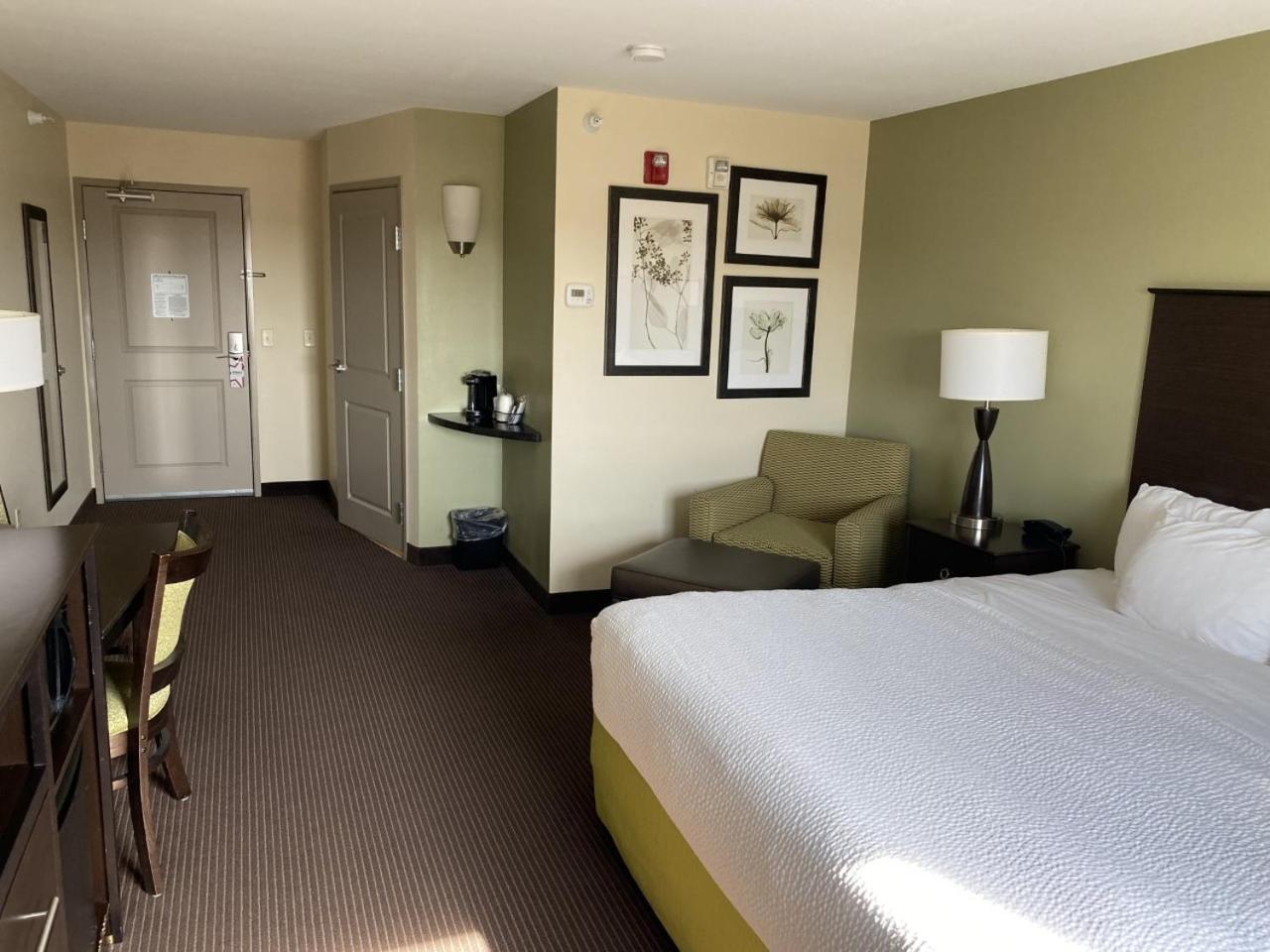 AmericInn by Wyndham Hartford SD photo 59