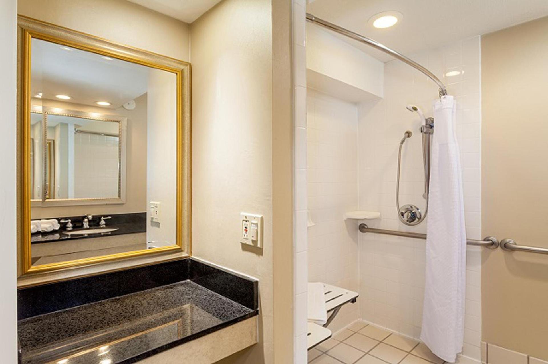 Concord Plaza Hotel photo 66