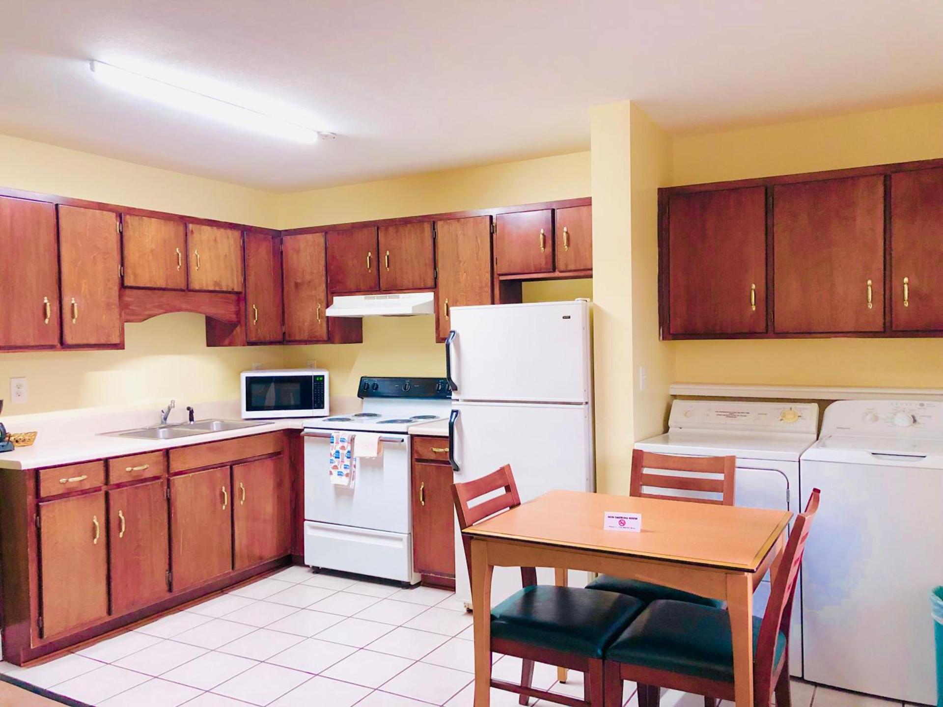 Classic Suites - Cleveland photo 18