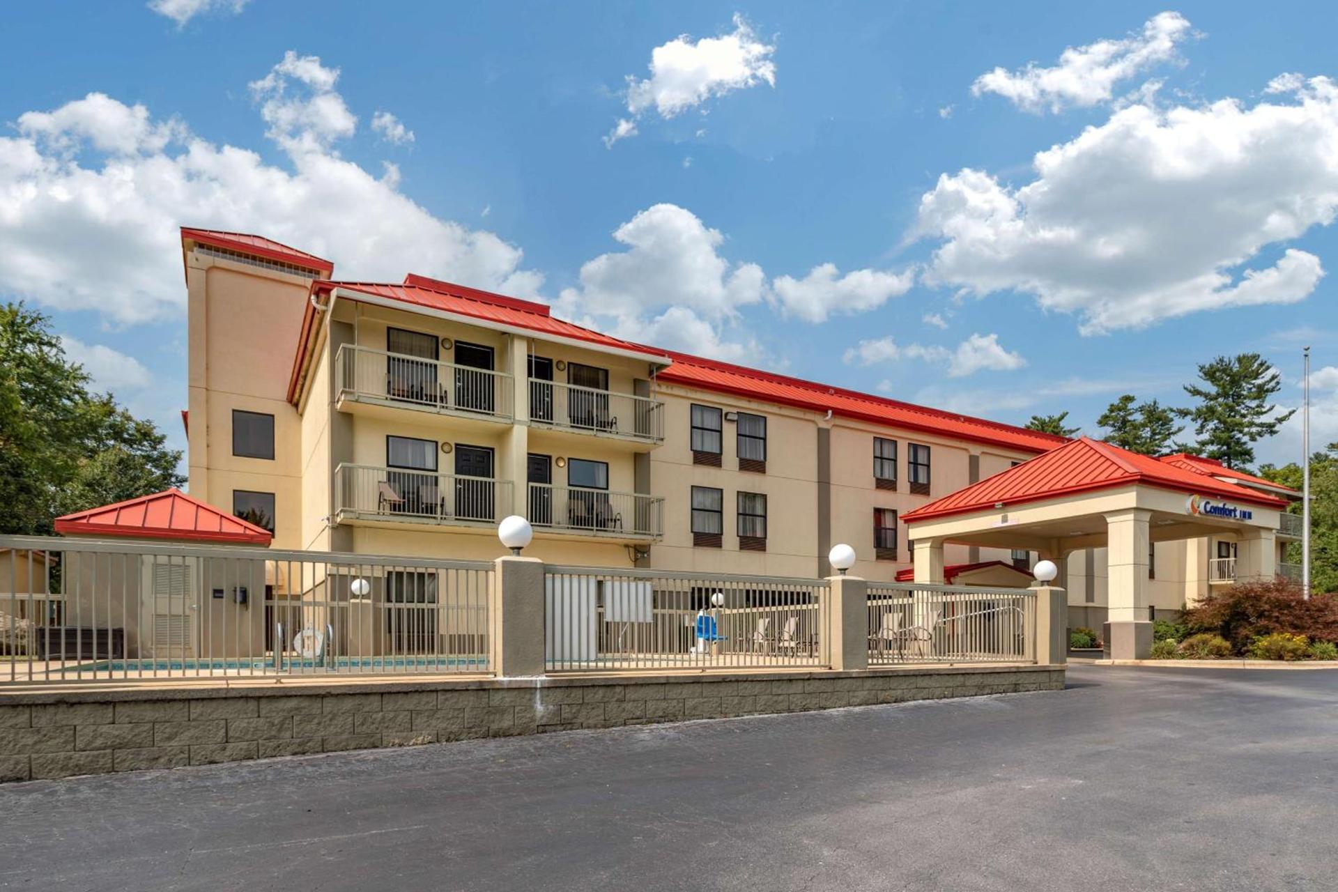 Comfort Inn Biltmore West photo 2