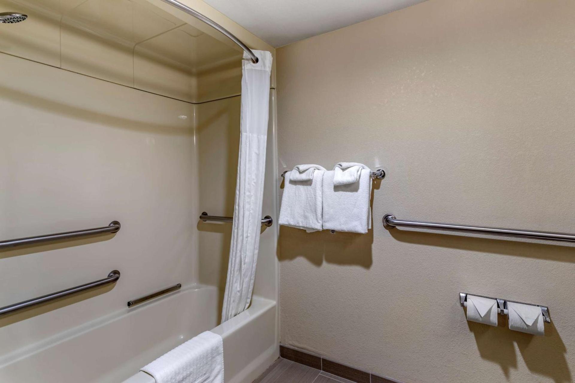 Comfort Inn Biltmore West photo 8